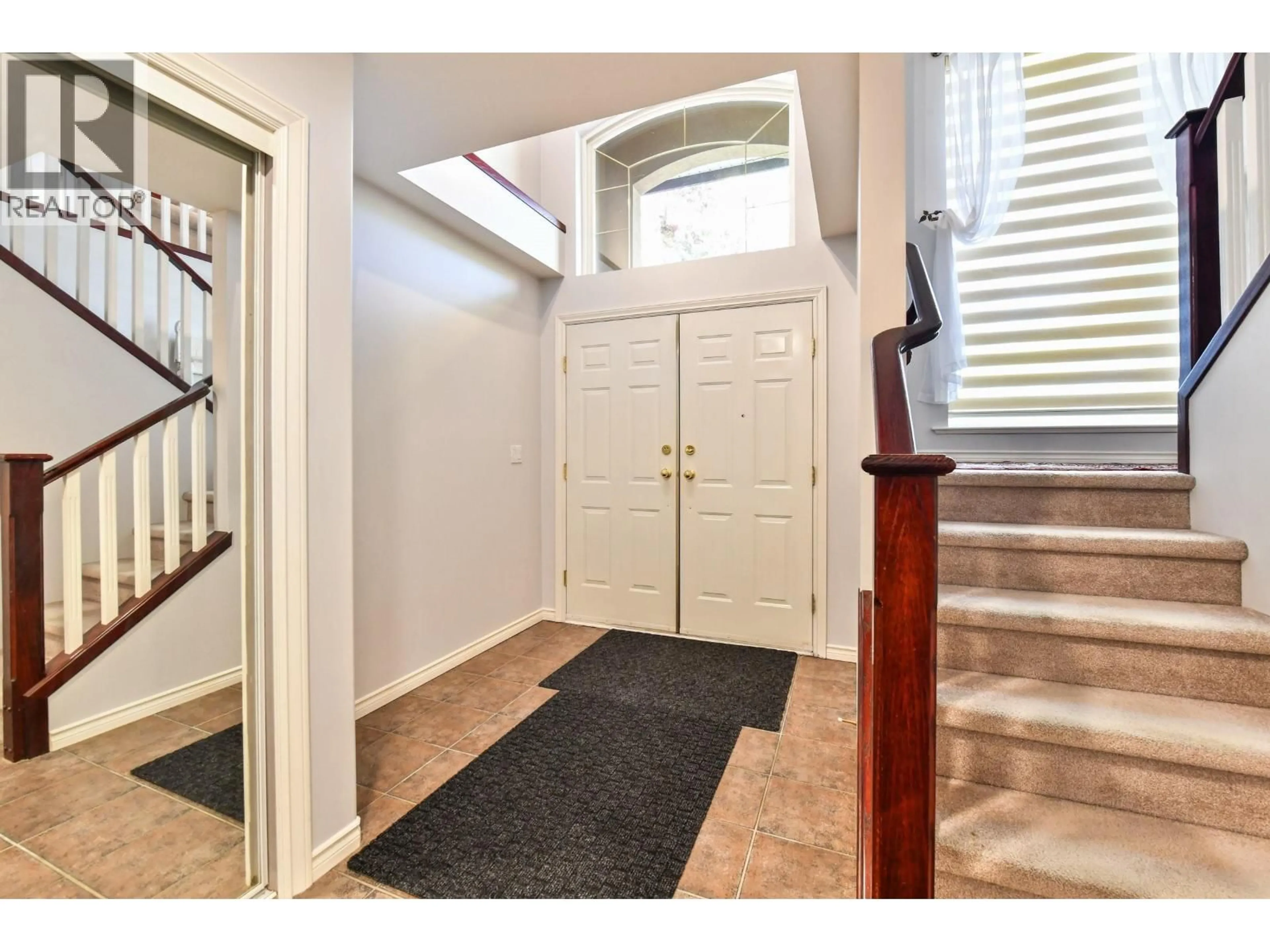 Indoor entryway for 20130 TELEP AVENUE, Maple Ridge British Columbia V2X3M4