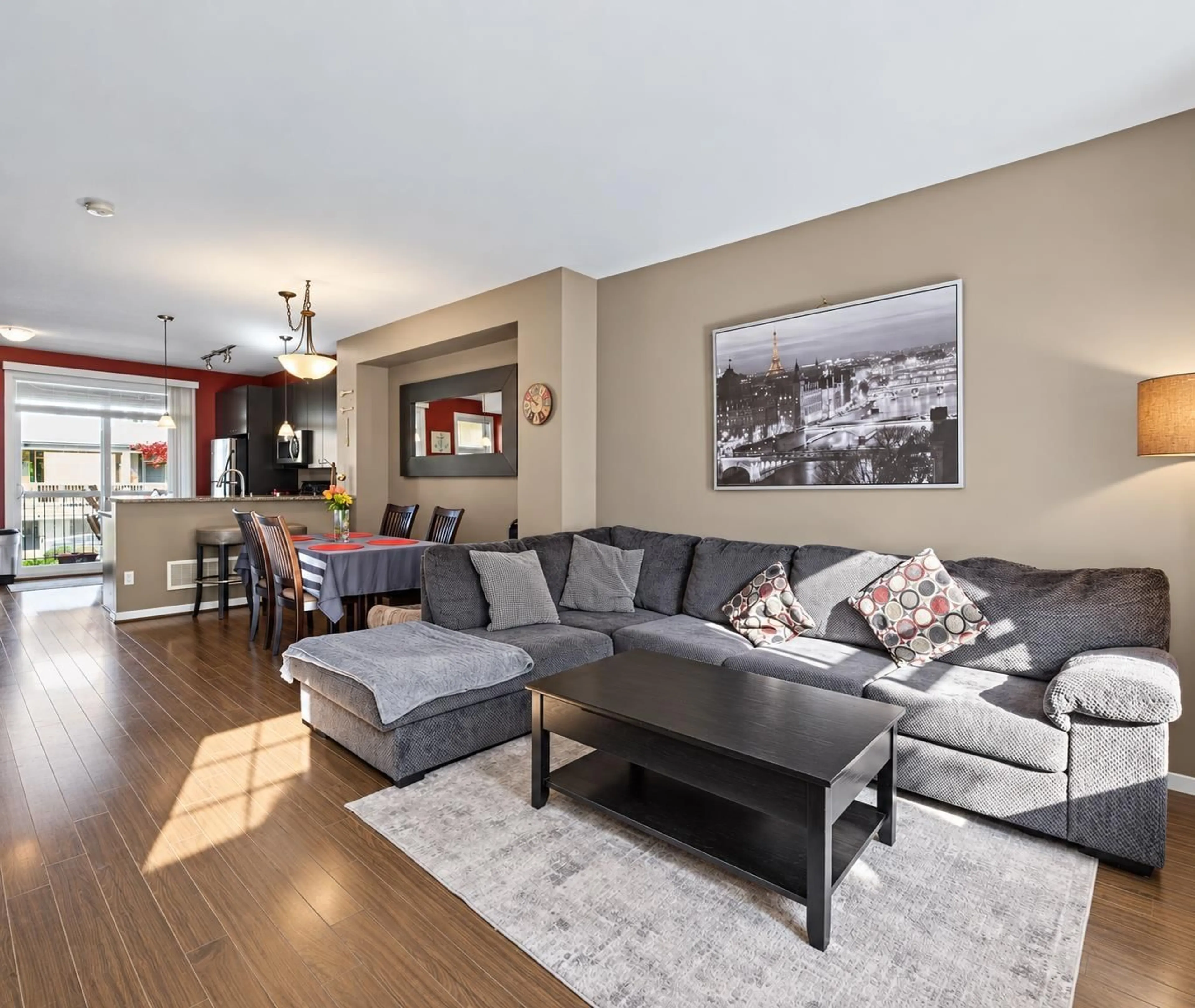 Living room with furniture, wood/laminate floor for 93 - 18777 68A AVENUE, Surrey British Columbia V4N0Z7
