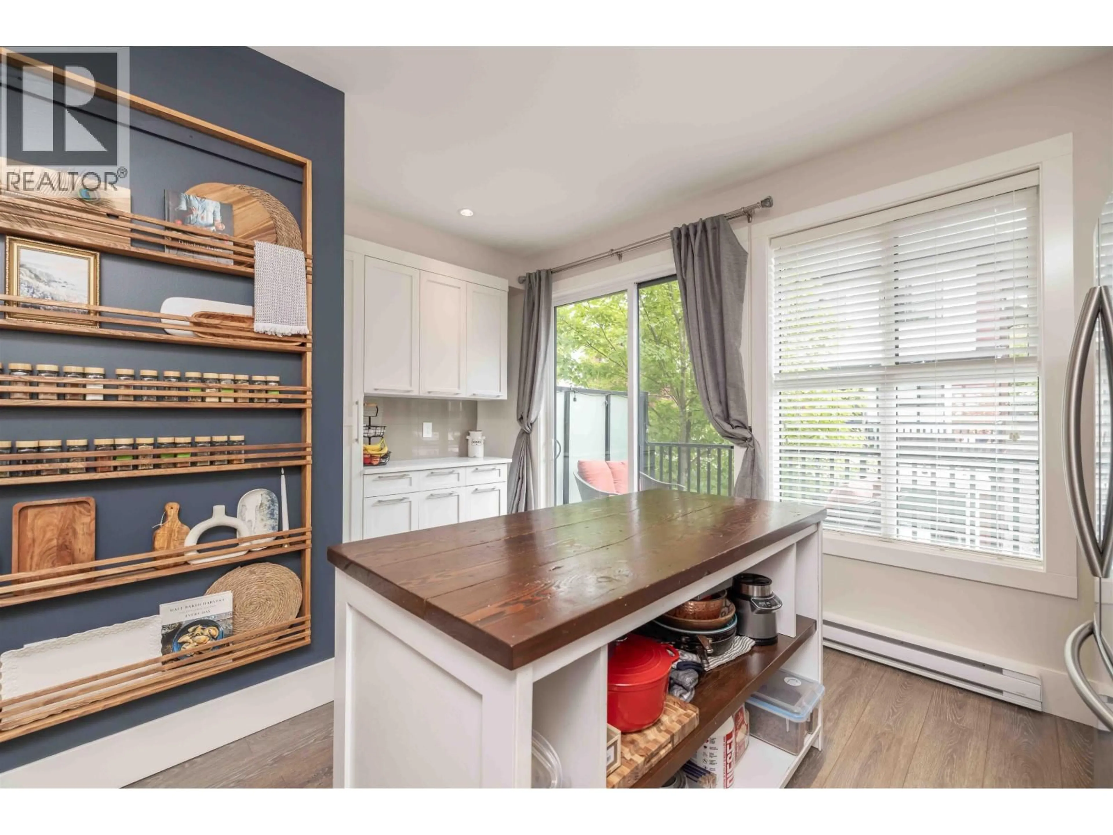Open concept kitchen, wood/laminate floor for 30 - 13260 236 STREET, Maple Ridge British Columbia V4R0G6