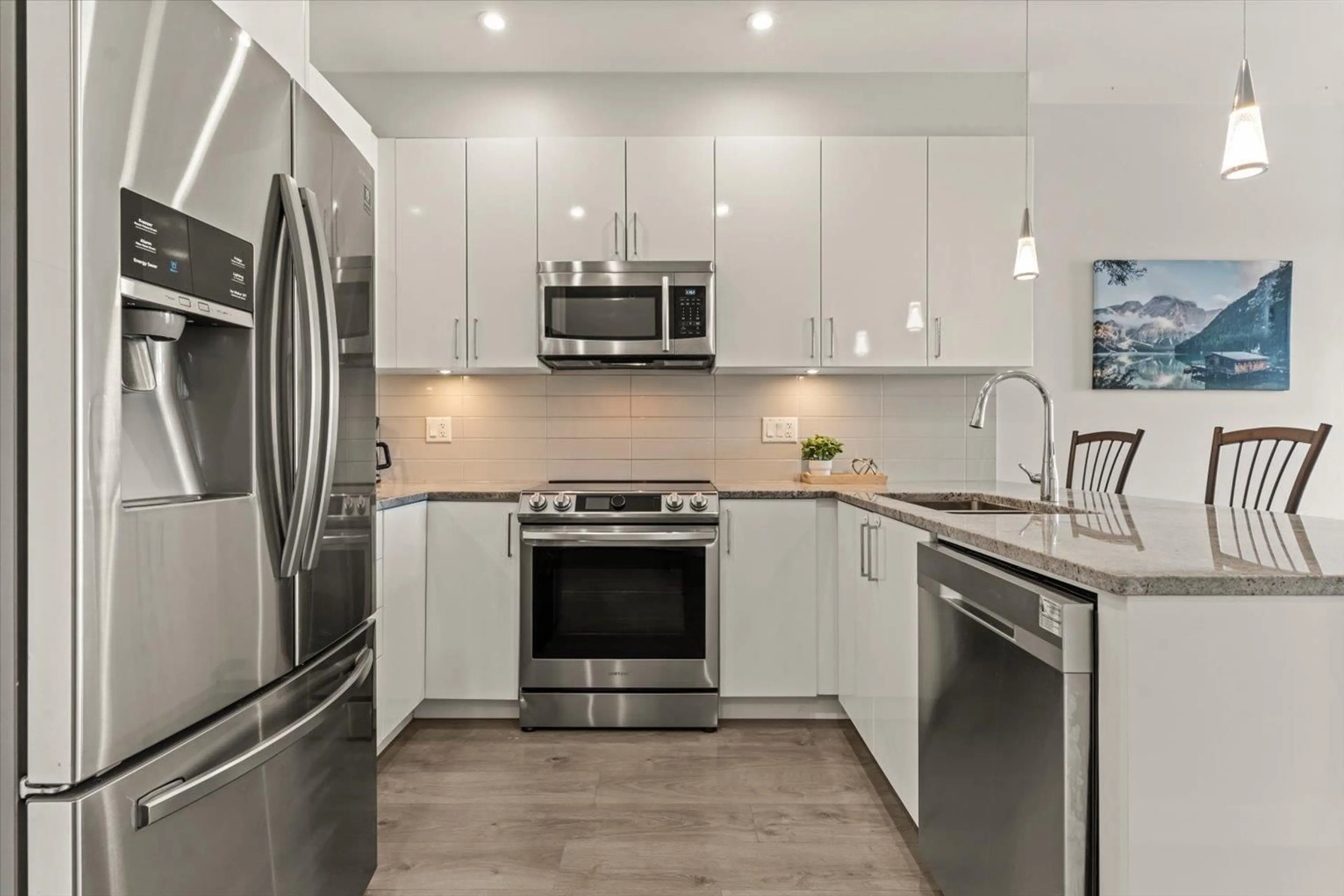 Open concept kitchen, unknown for 501 - 45562 AIRPORT ROAD, Chilliwack British Columbia V2P0J8