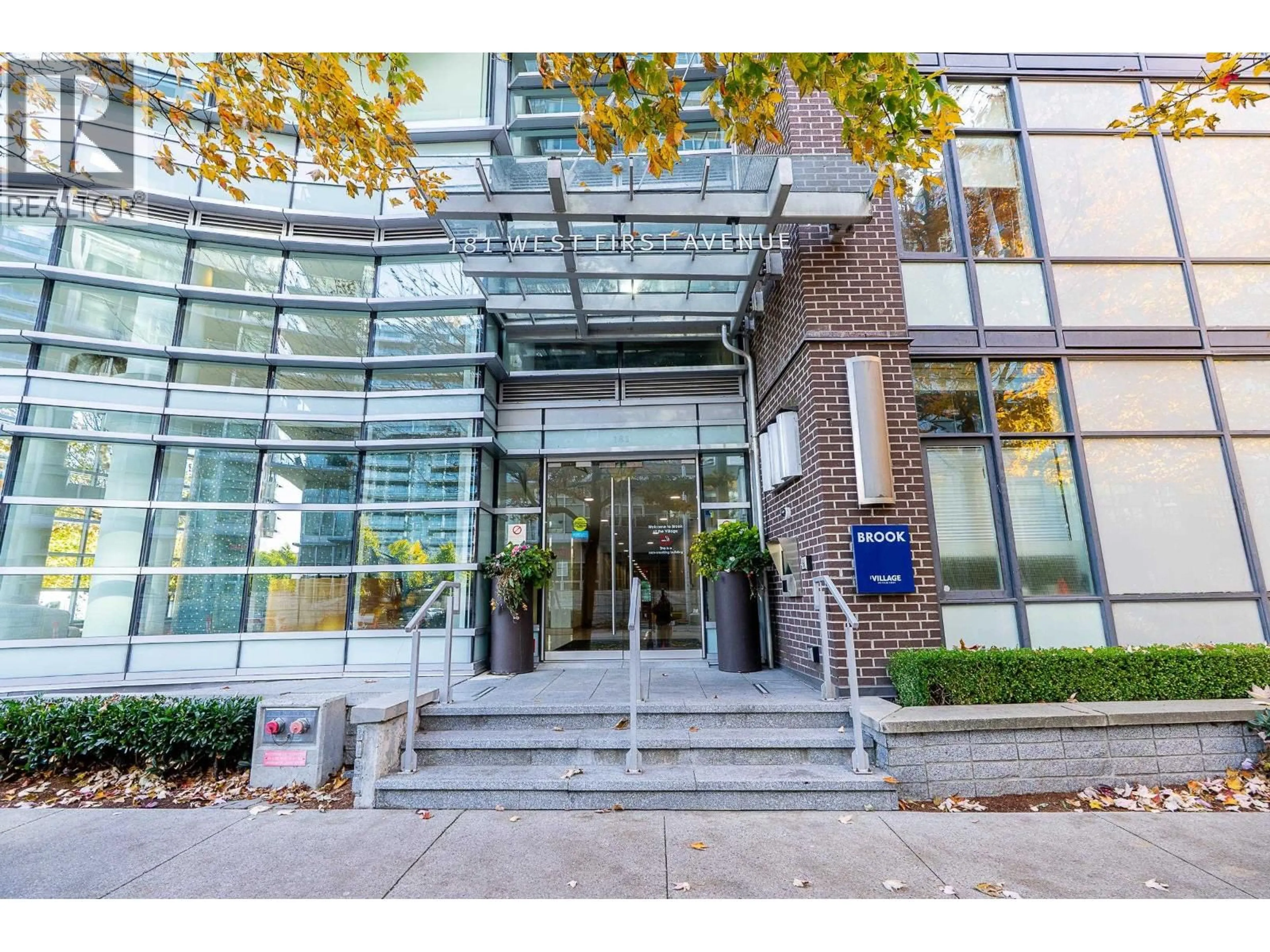 Indoor foyer for 203 - 181 1ST AVENUE, Vancouver British Columbia V5Y0E3