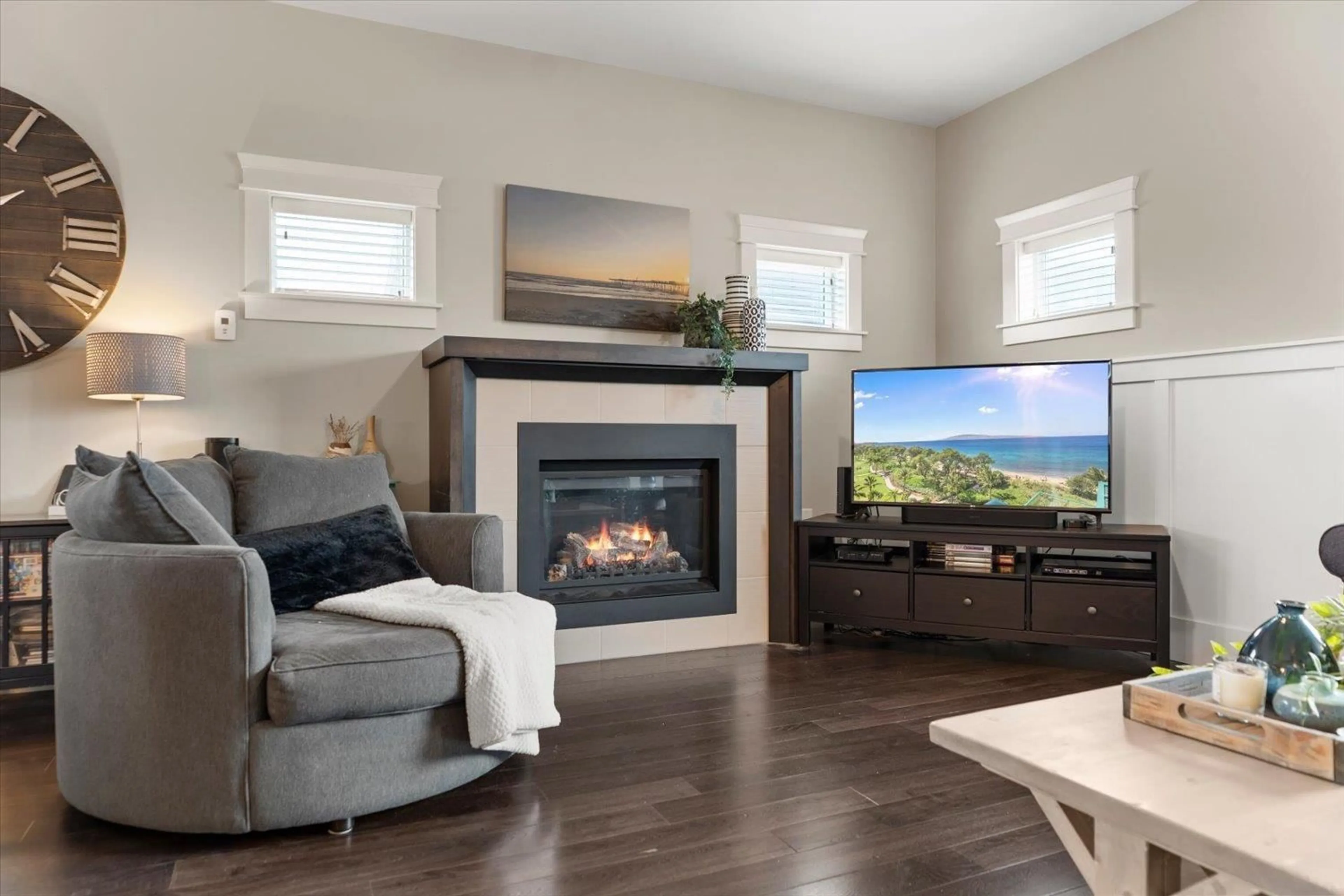 Living room with furniture, wood/laminate floor for 3 - 45766 BRITTON AVENUE, Chilliwack British Columbia V2R1X7