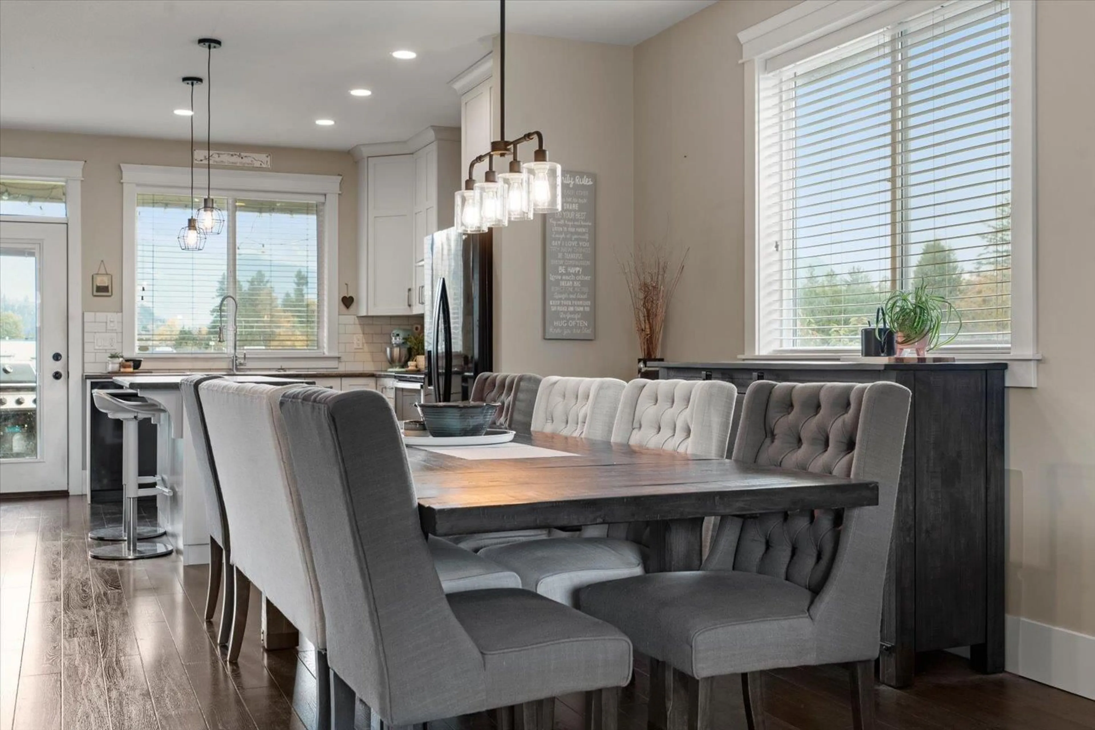 Dining room, wood/laminate floor for 3 - 45766 BRITTON AVENUE, Chilliwack British Columbia V2R1X7