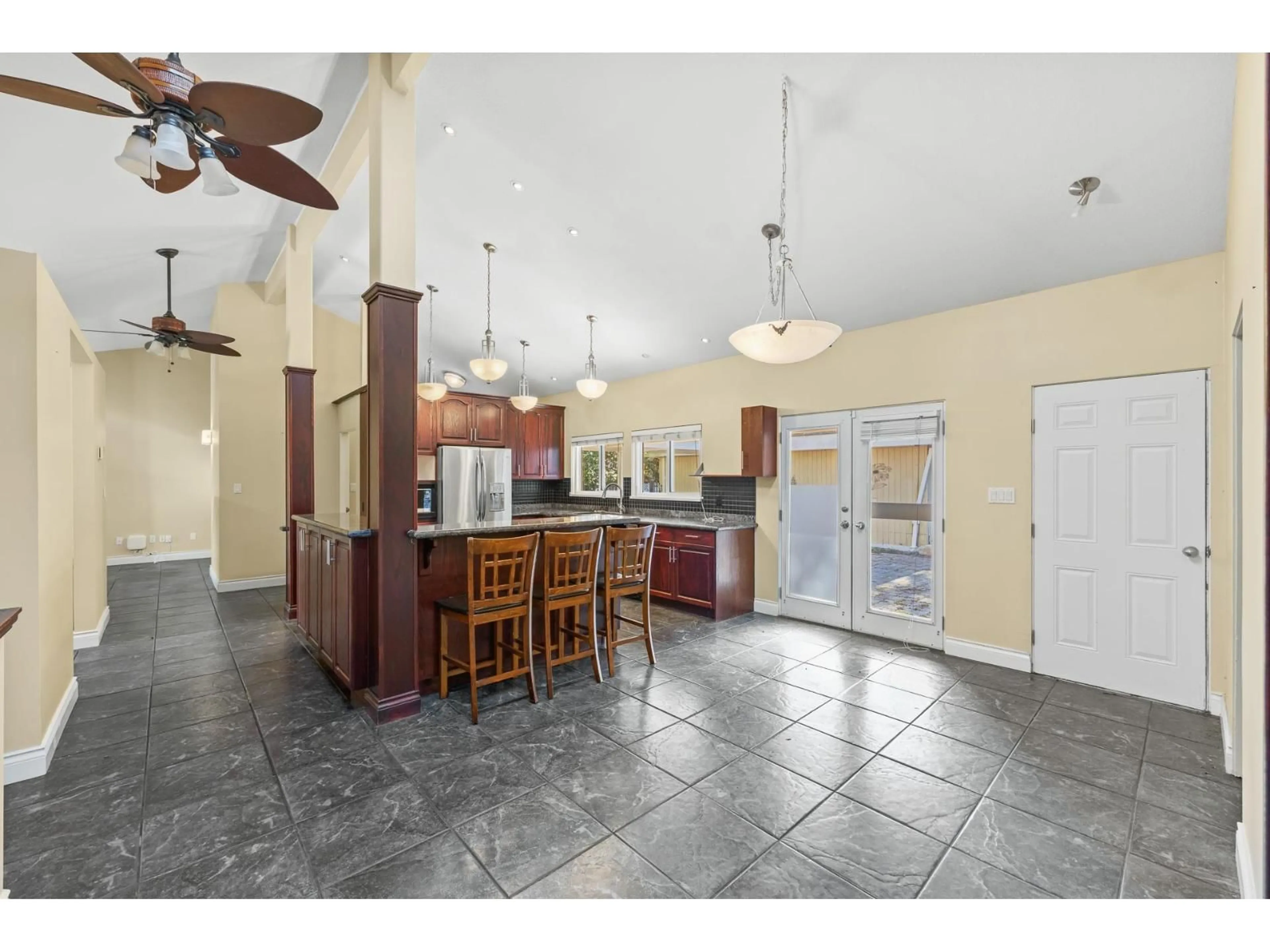 Open concept kitchen, ceramic/tile floor for 13284 CRESCENT ROAD, Surrey British Columbia V4P1K4