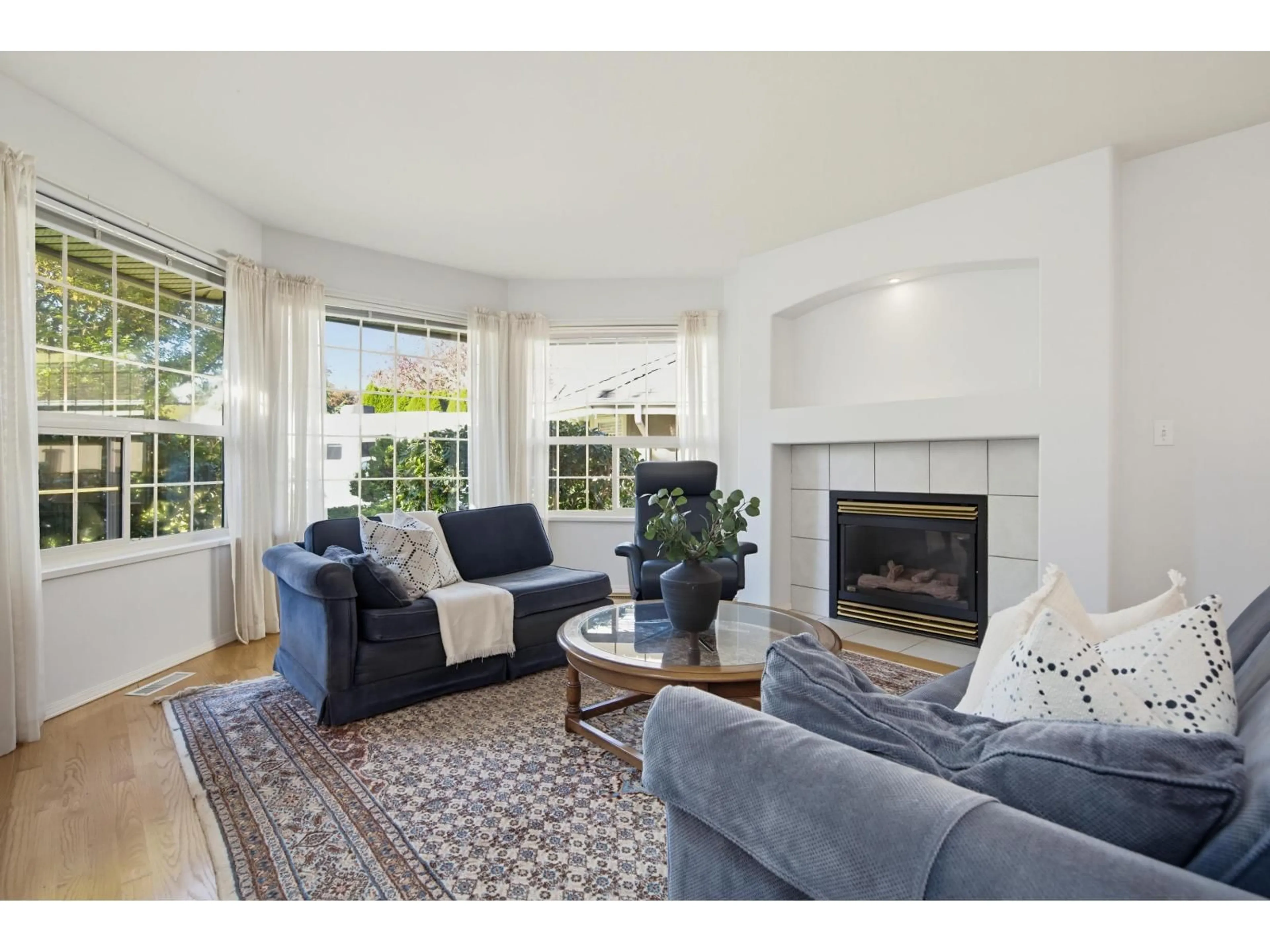 Living room with furniture, unknown for 20764 91A AVENUE, Langley British Columbia V1M2P6