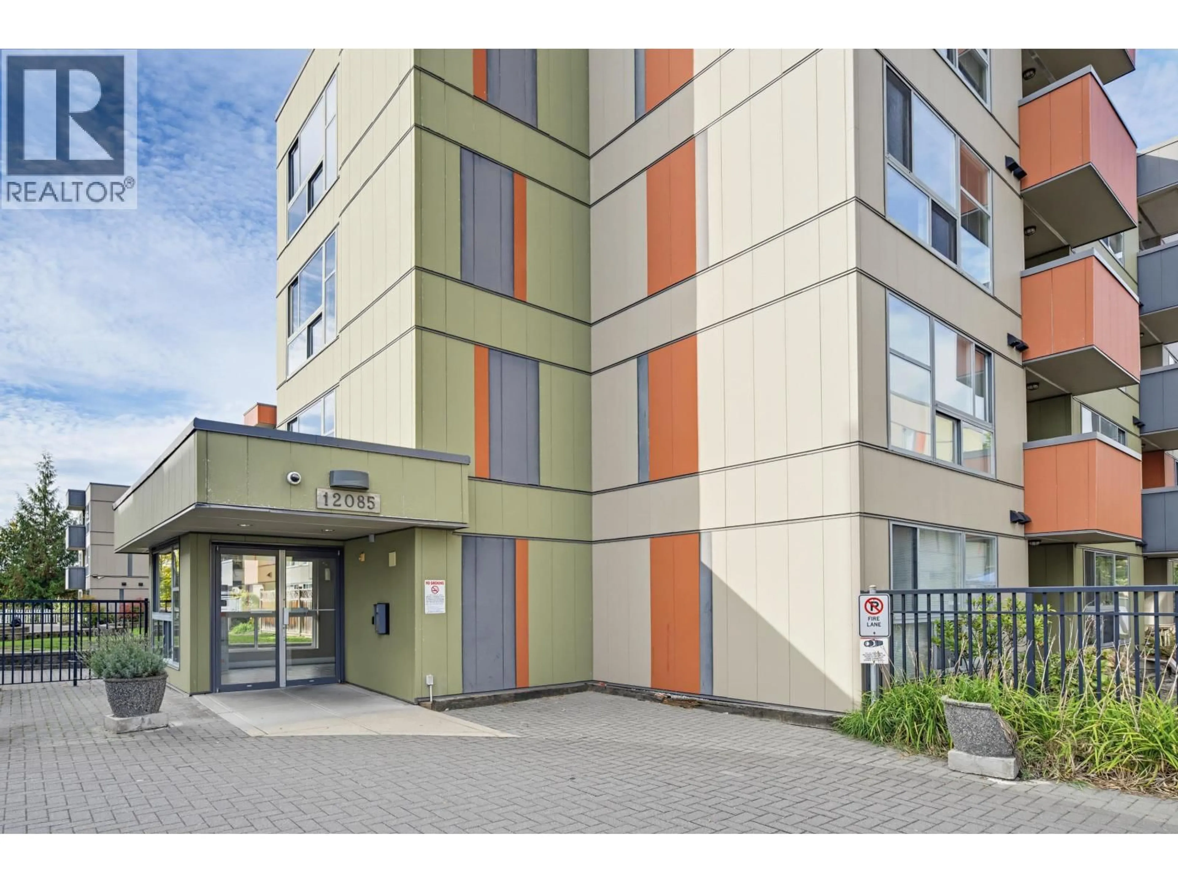 Indoor foyer for 327 - 12085 228 STREET, Maple Ridge British Columbia V2X6M2