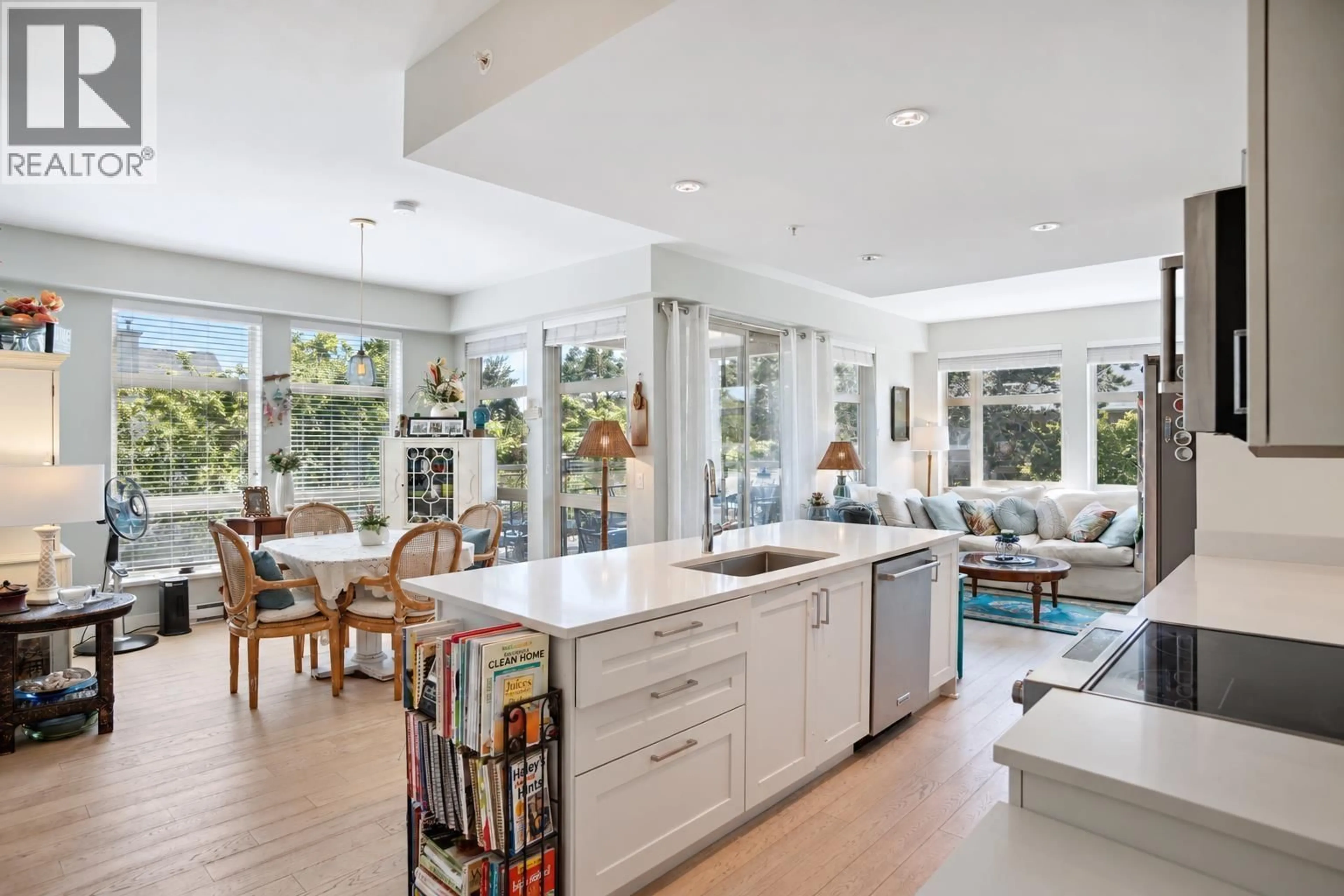 Open concept kitchen, ceramic/tile floor for 313 - 1166 54A STREET, Delta British Columbia V4M4B5