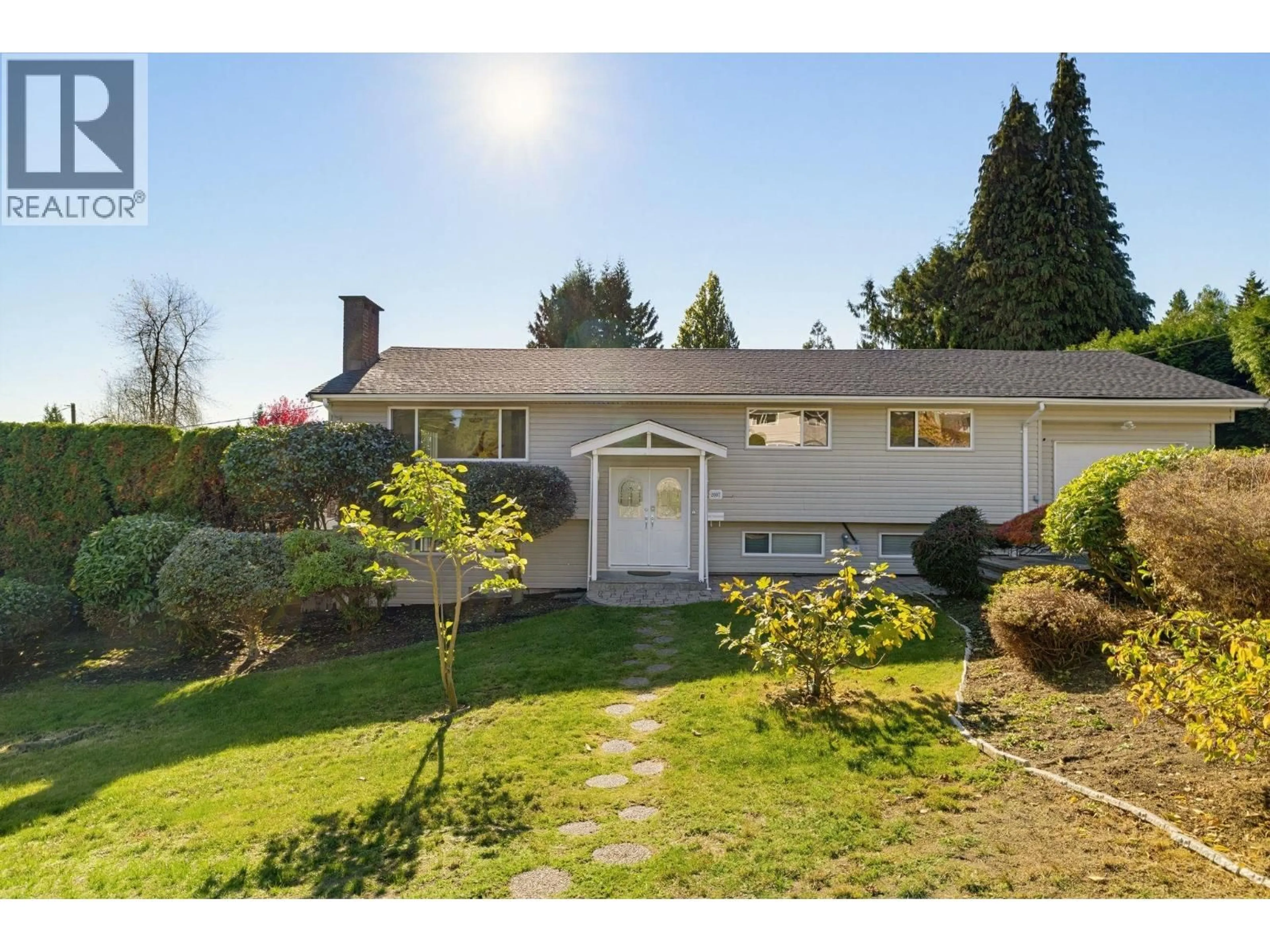 A pic from outside/outdoor area/front of a property/back of a property/a pic from drone, street for 2007 FLORALYNN CRESCENT, North Vancouver British Columbia V7J2W1