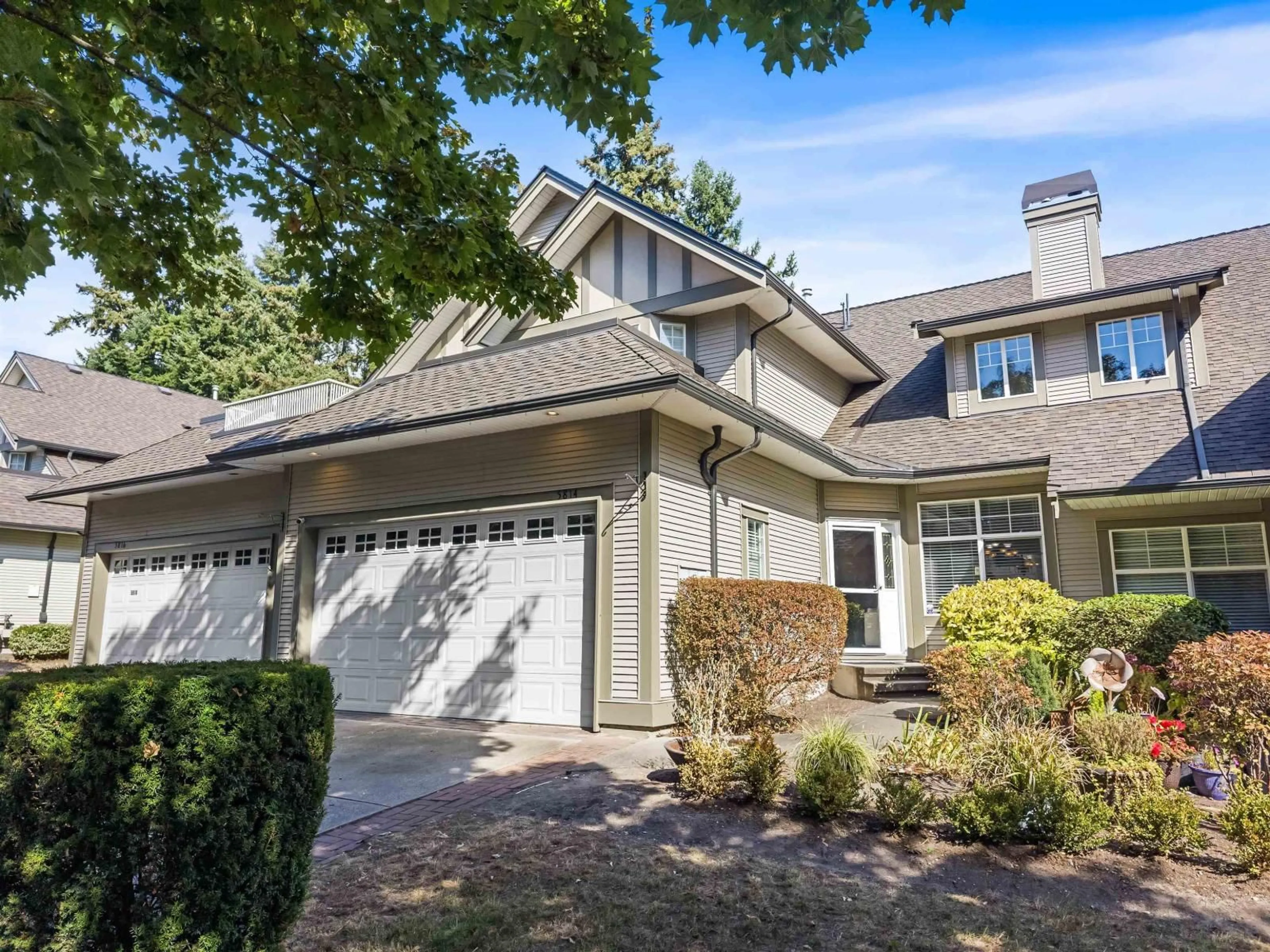 Home with vinyl exterior material, street for 5814 122 STREET, Surrey British Columbia V3X3L5