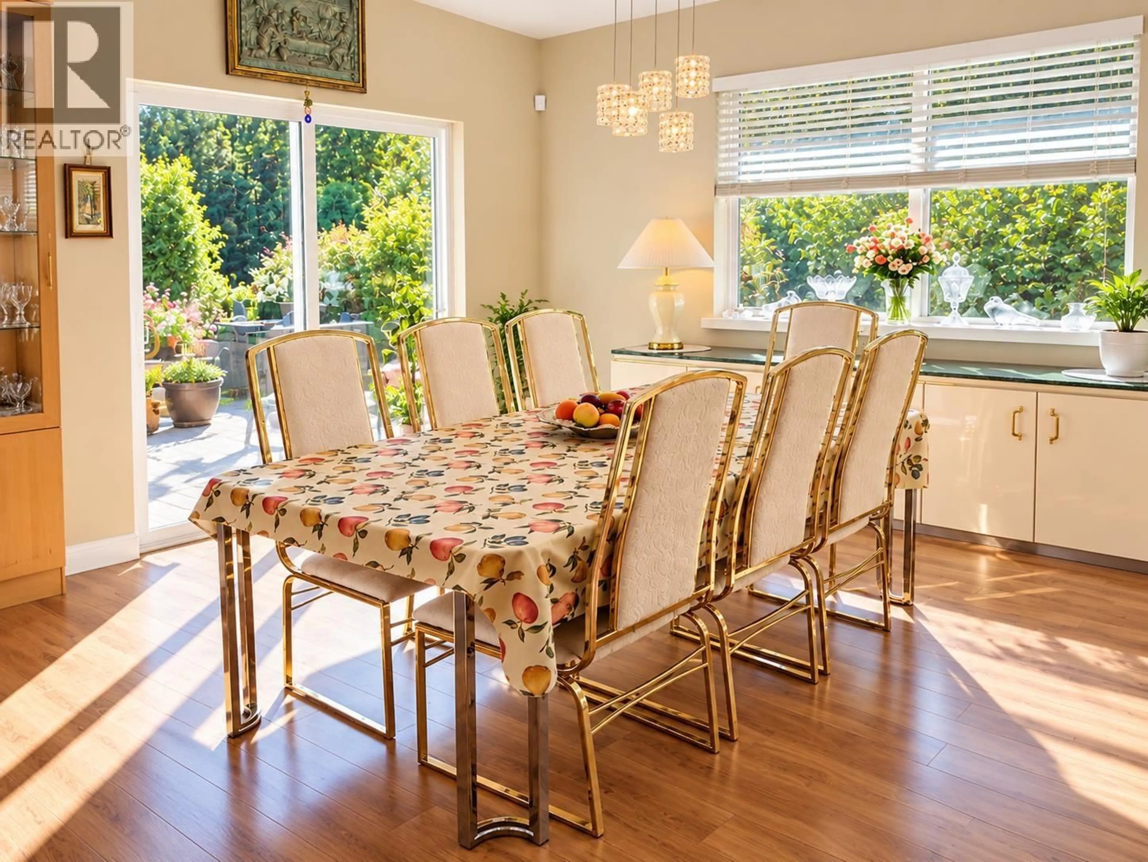 Dining room, wood/laminate floor for 6202 SITKA ROAD, Sechelt British Columbia V0N3A3
