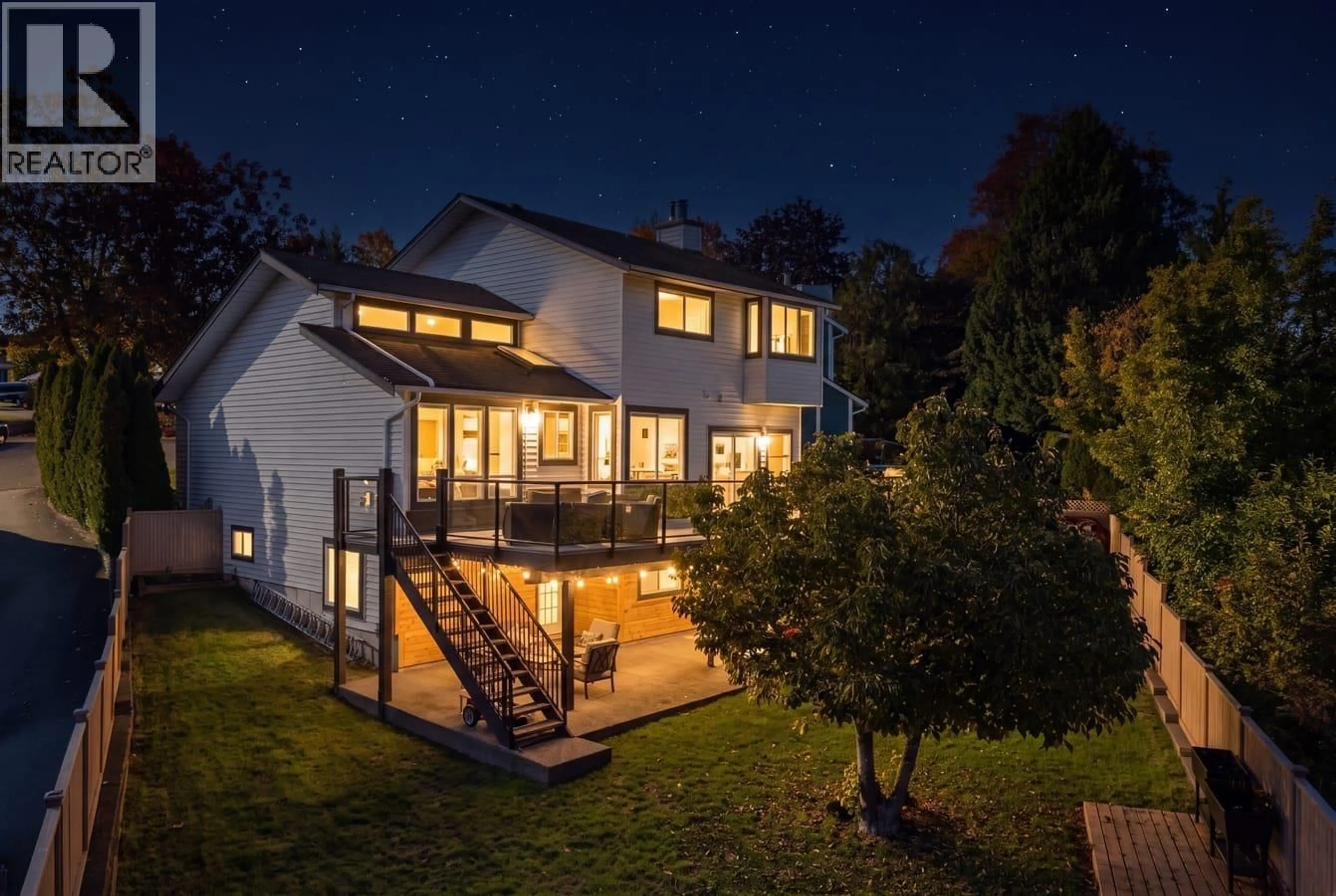 A pic from outside/outdoor area/front of a property/back of a property/a pic from drone, unknown for 2137 PARAPET TERRACE, Port Coquitlam British Columbia V3C5E2