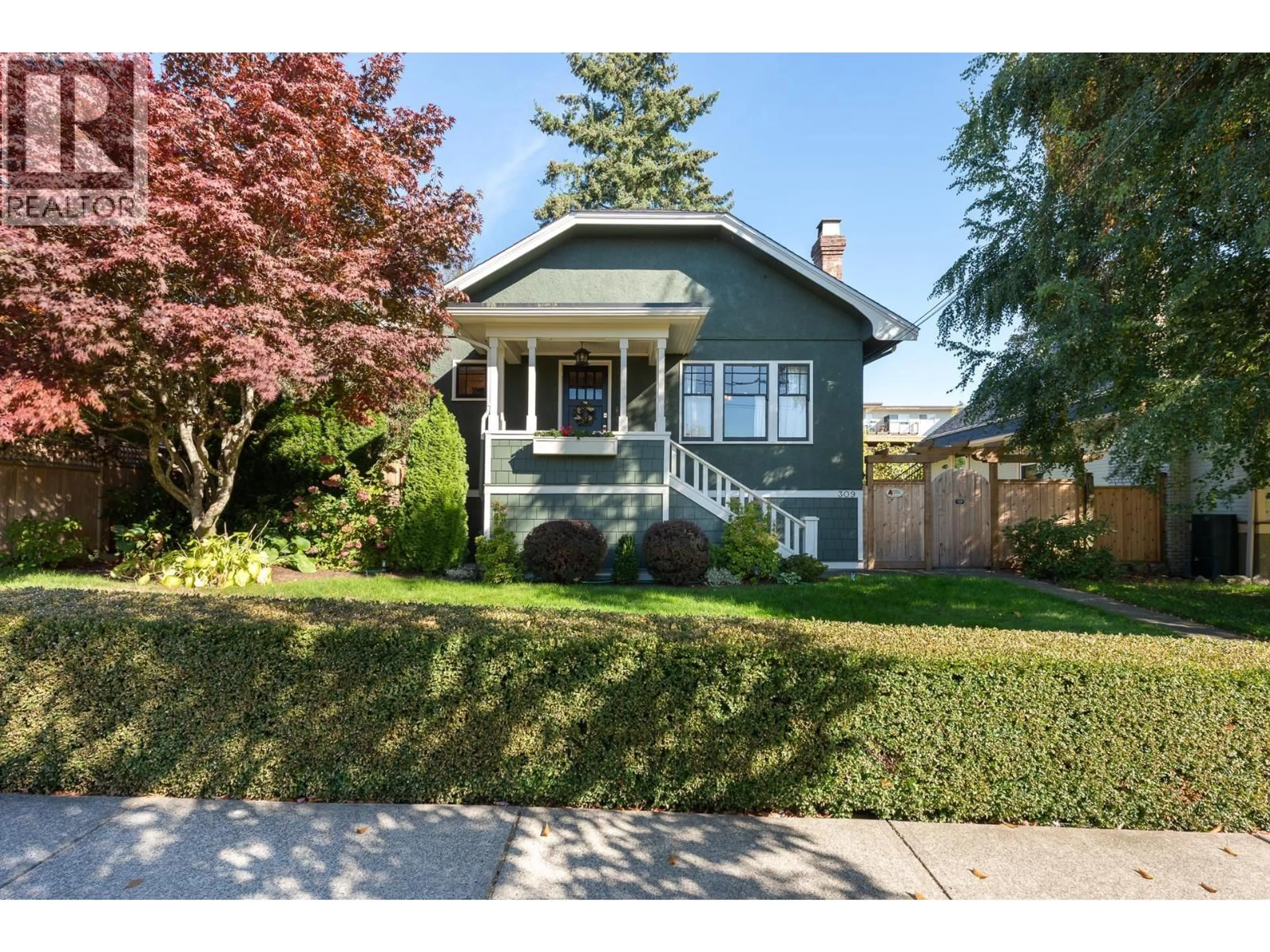 Home with vinyl exterior material, street for 309 NINTH STREET, New Westminster British Columbia V3M3V5