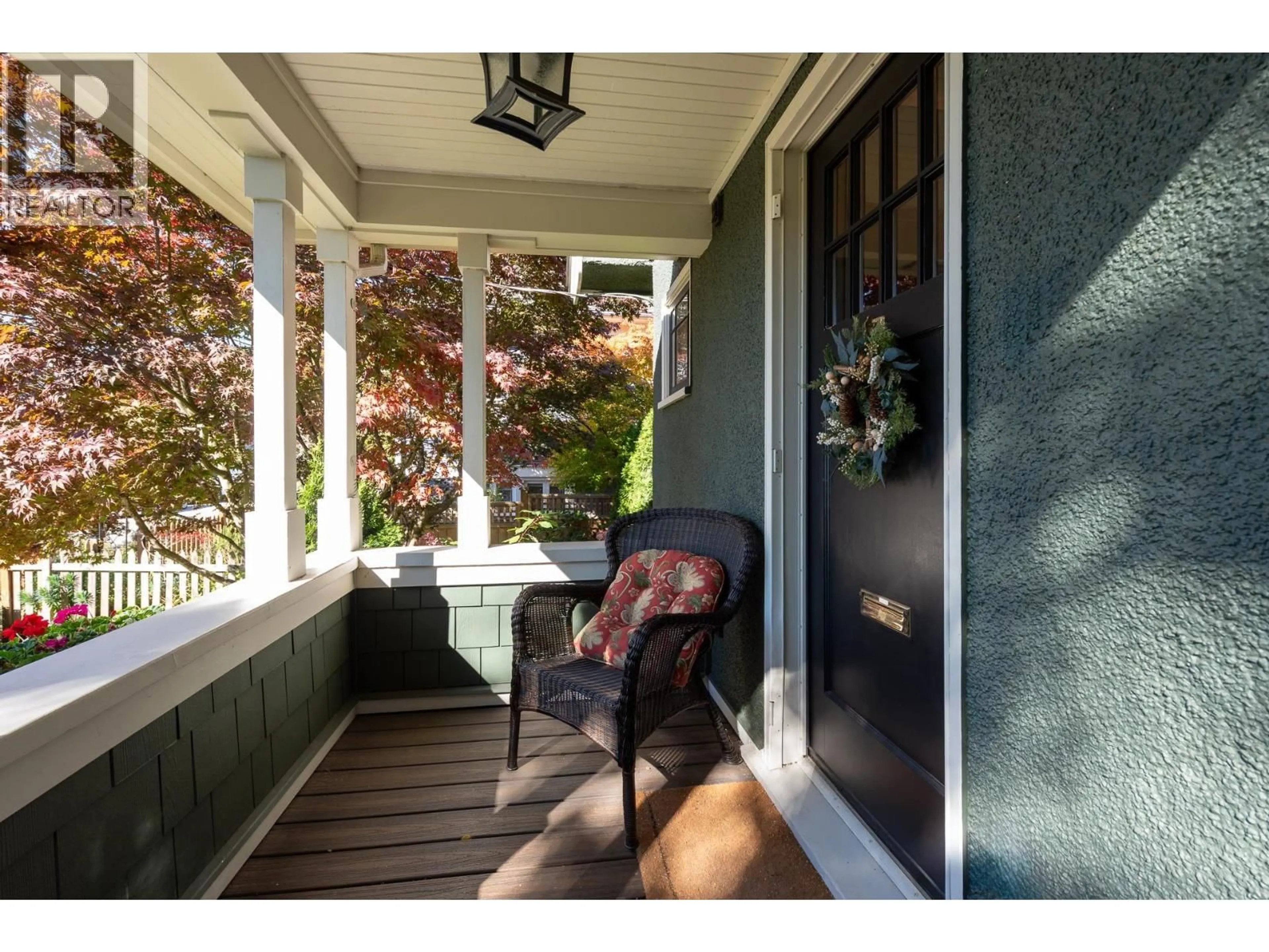 Indoor entryway for 309 NINTH STREET, New Westminster British Columbia V3M3V5
