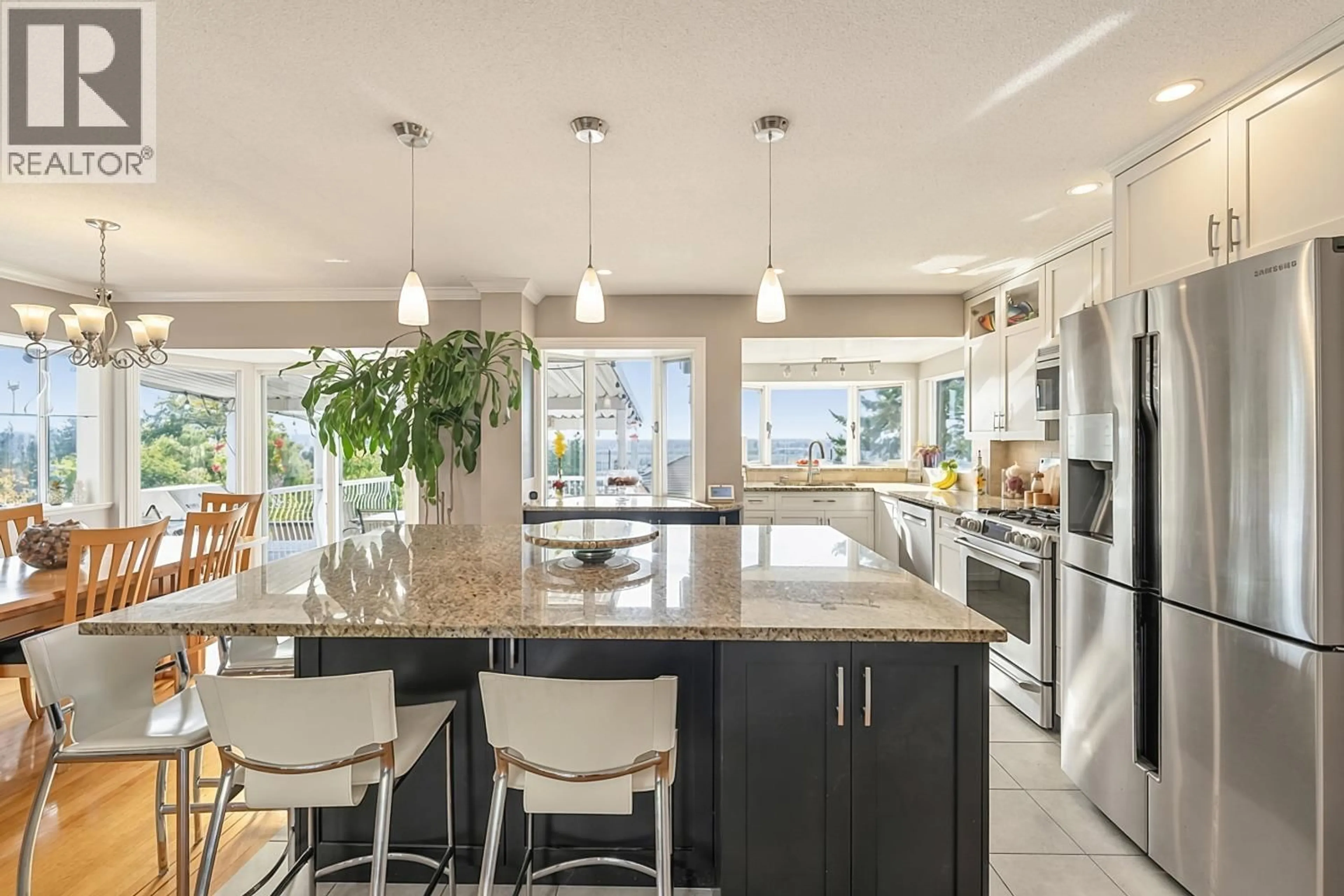 Open concept kitchen, ceramic/tile floor for 5570 CARSON STREET, Burnaby British Columbia V5J2Z2