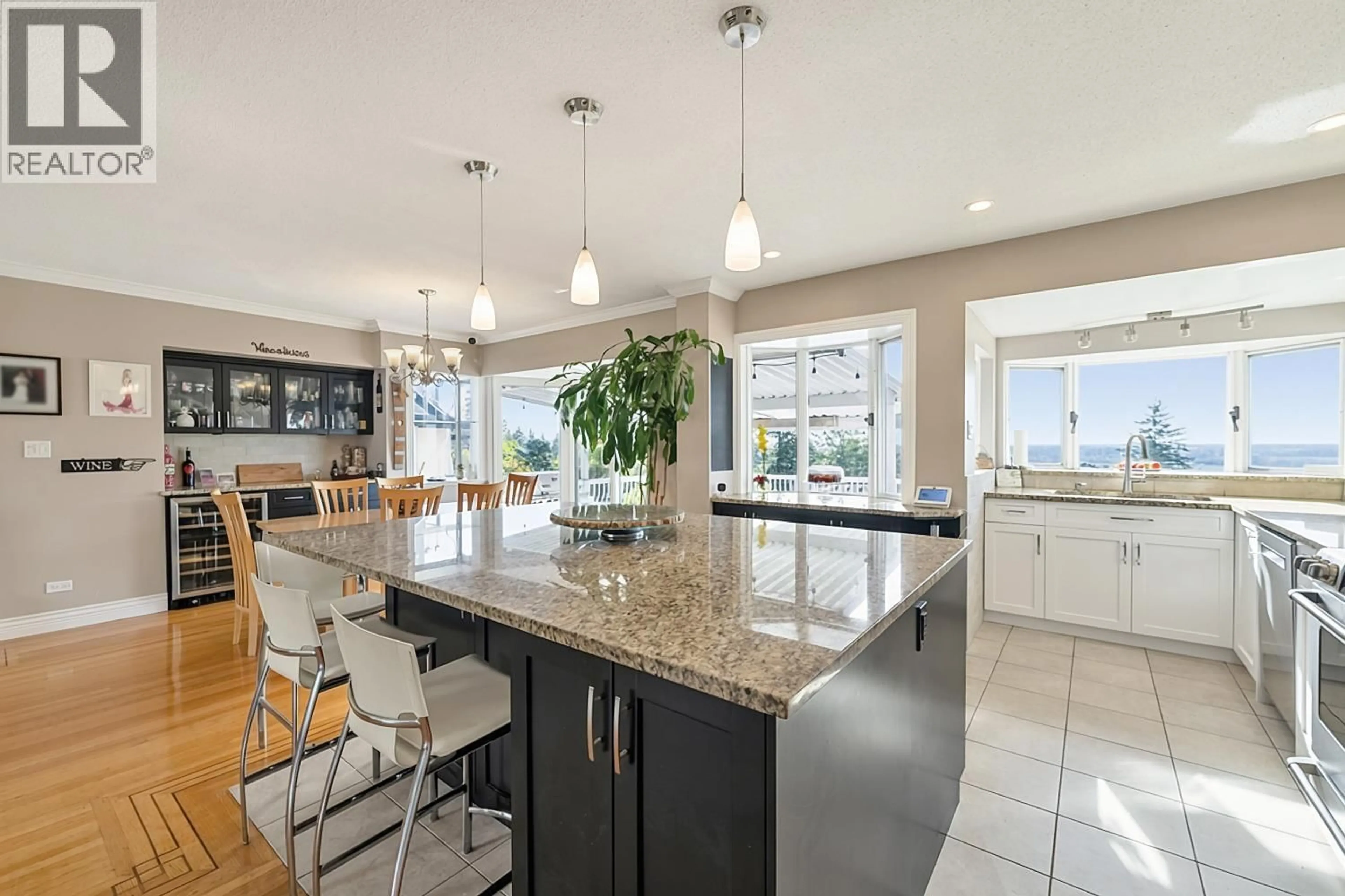 Open concept kitchen, ceramic/tile floor for 5570 CARSON STREET, Burnaby British Columbia V5J2Z2