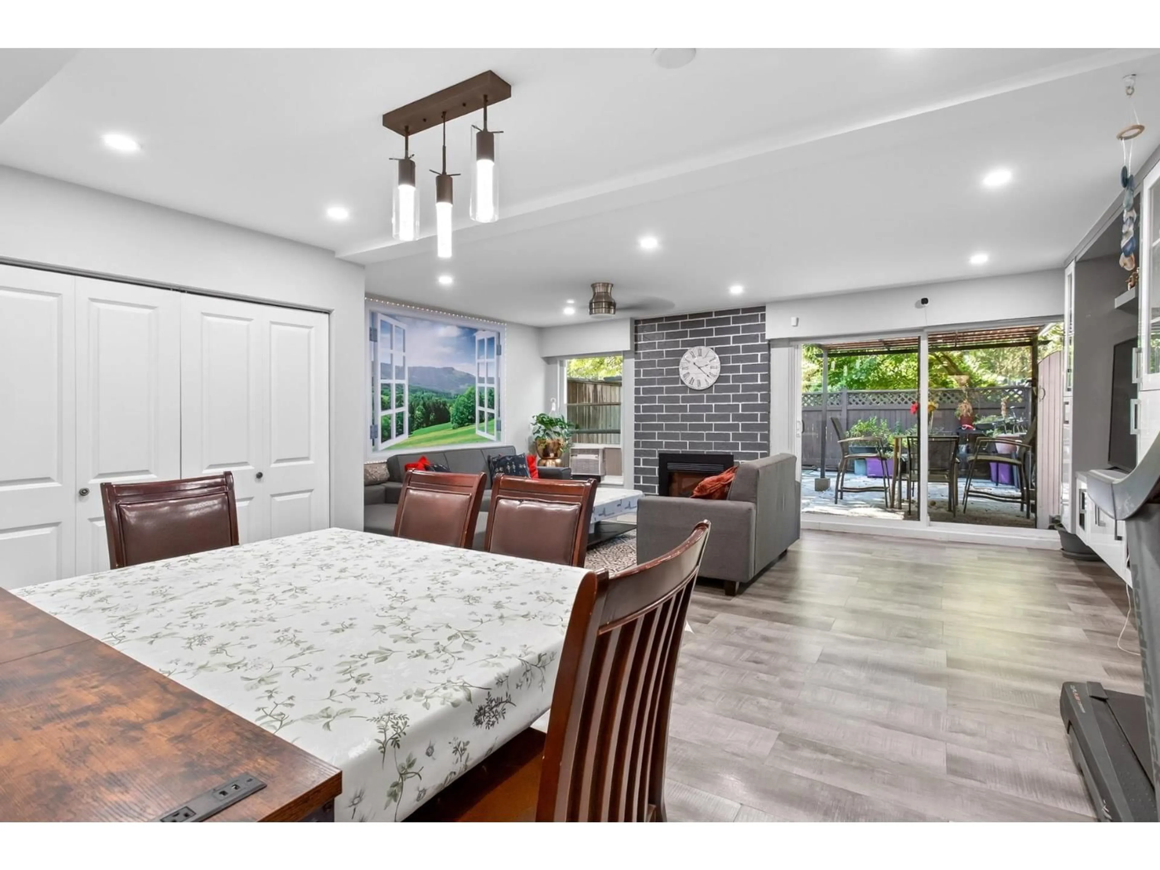 Open concept kitchen, ceramic/tile floor for 172 - 7452 138 STREET, Surrey British Columbia V3W6G4