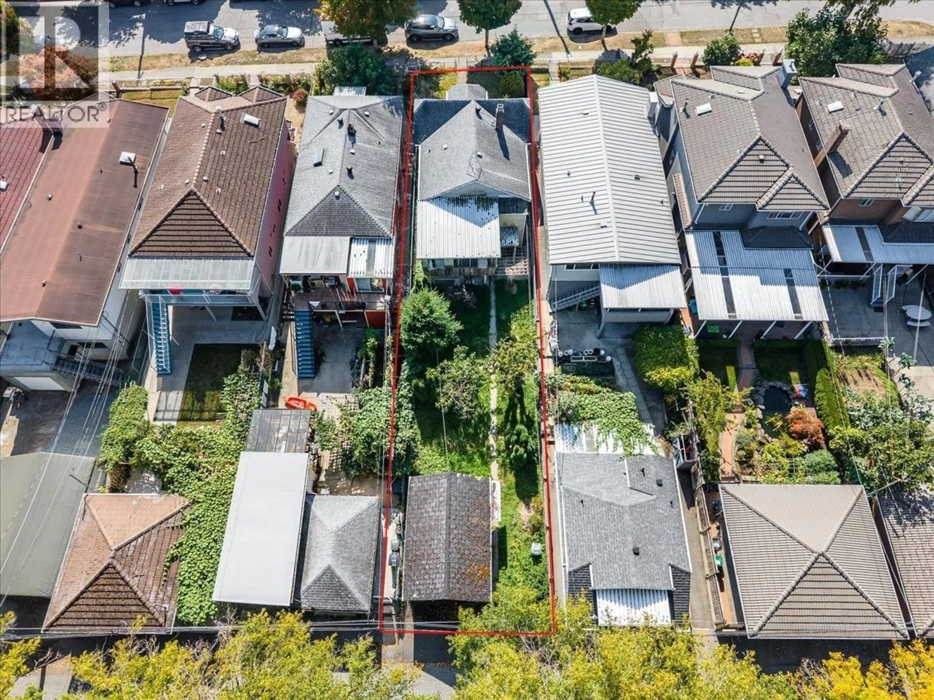 A pic from outside/outdoor area/front of a property/back of a property/a pic from drone, city buildings view from balcony for 2741 EUCLID AVENUE, Vancouver British Columbia V5R5B8