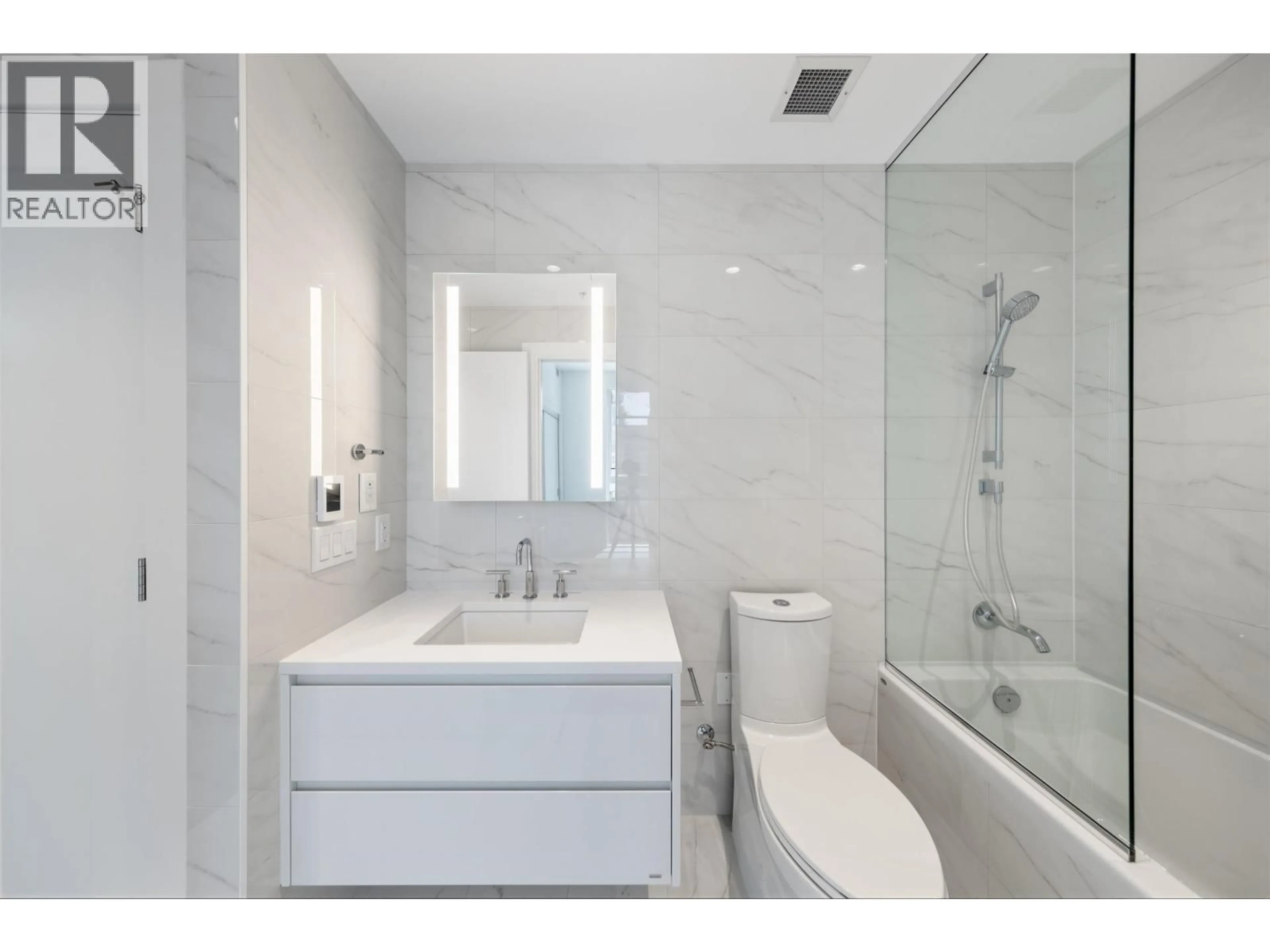Standard bathroom, ceramic/tile floor for 307 - 2888 ARBUTUS STREET, Vancouver British Columbia V6J0J1