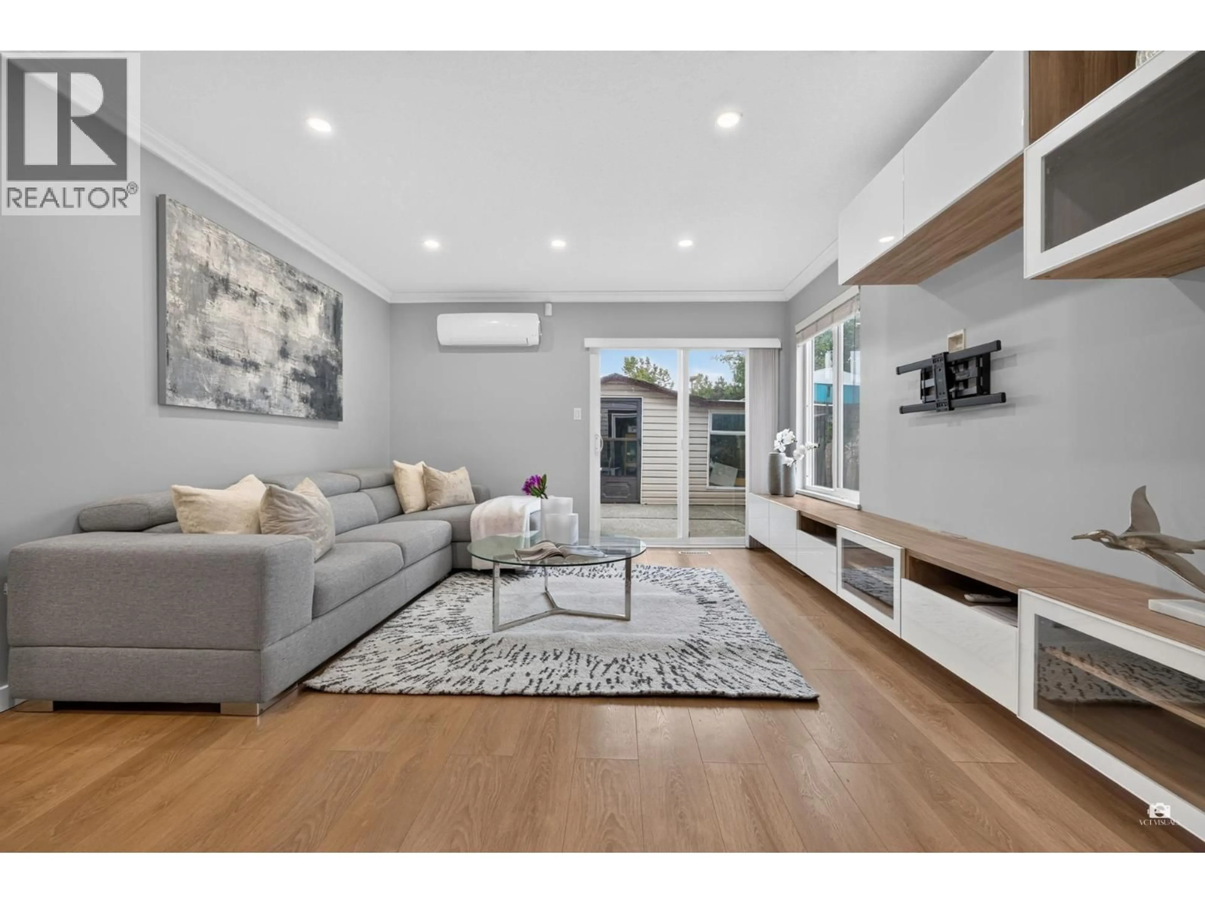 Living room with furniture, wood/laminate floor for 2550 RAVEN COURT, Coquitlam British Columbia V3E2J2