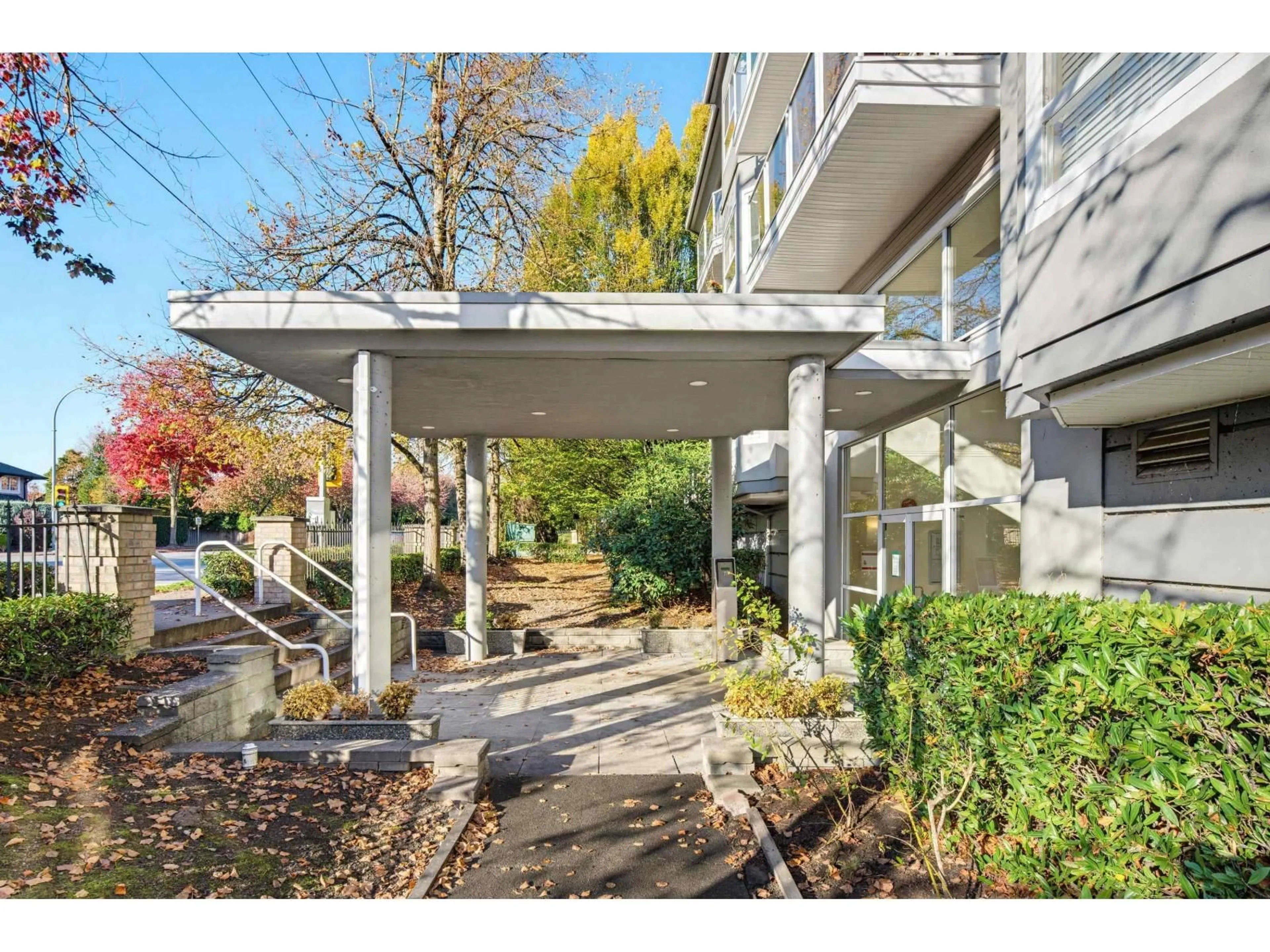 Patio, street for 307 - 8976 208 STREET, Langley British Columbia V1M2Y8
