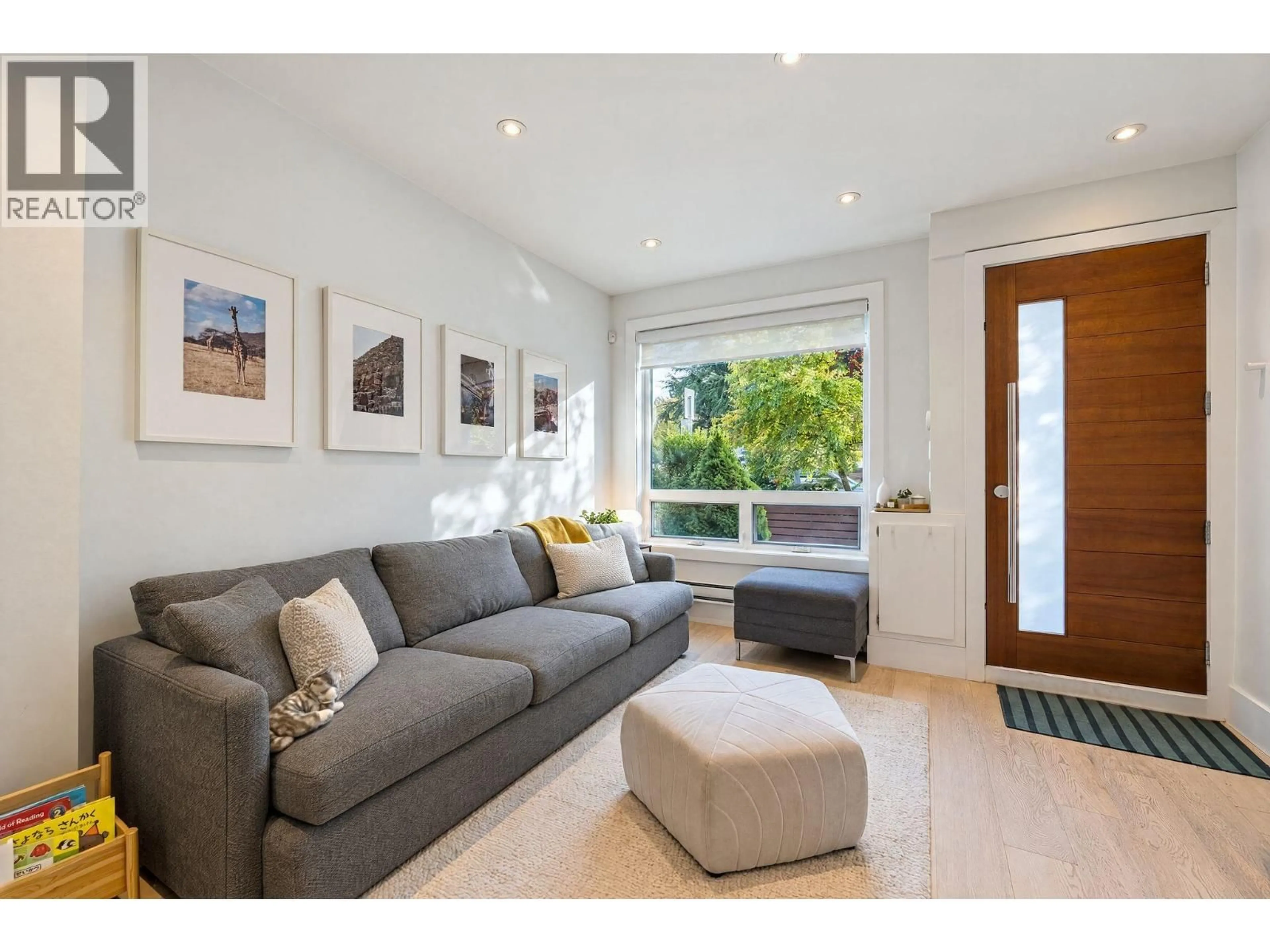 Living room with furniture, unknown for 419 6TH AVENUE, Vancouver British Columbia V5T1K5