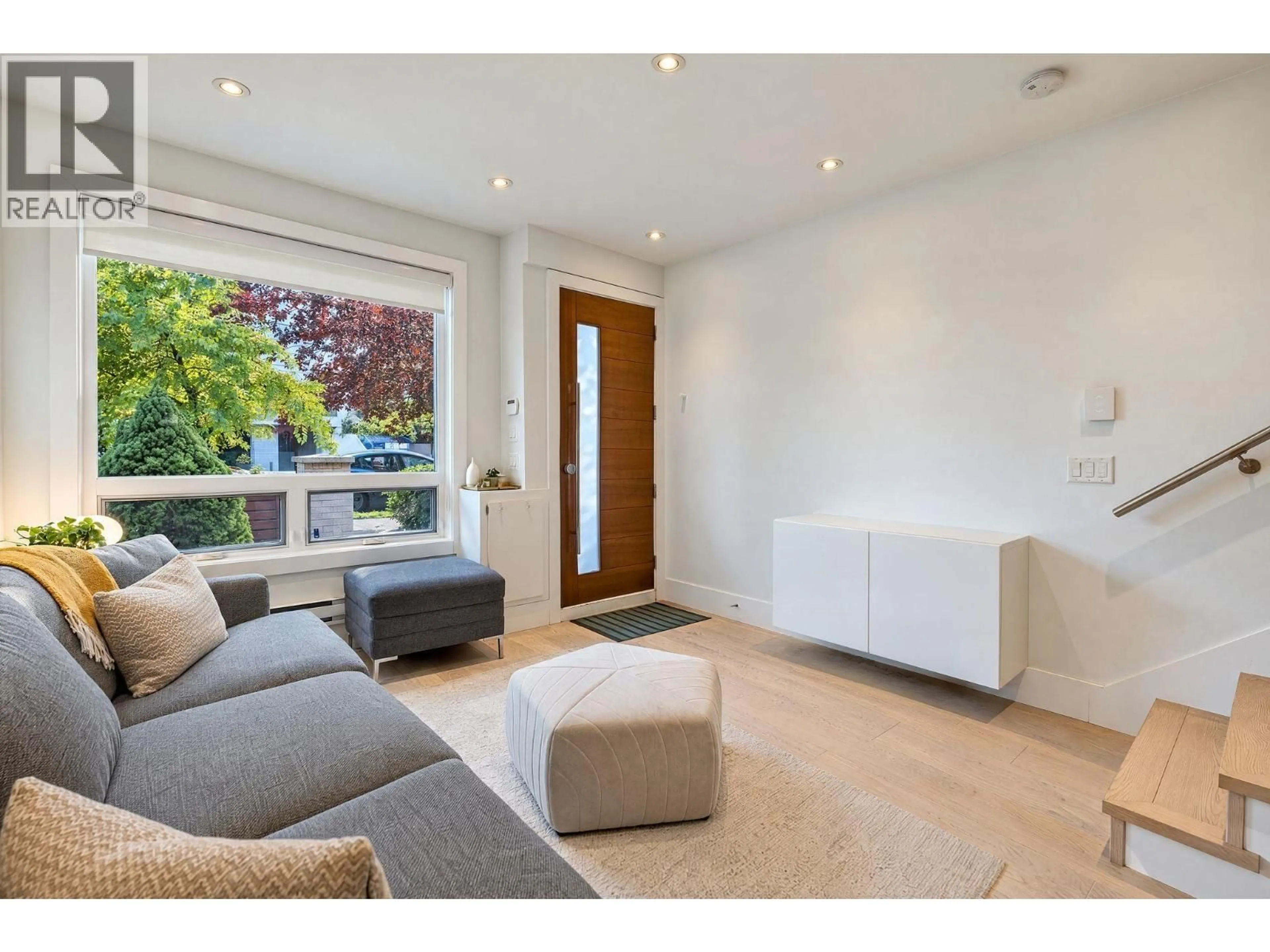 Living room with furniture, unknown for 419 6TH AVENUE, Vancouver British Columbia V5T1K5