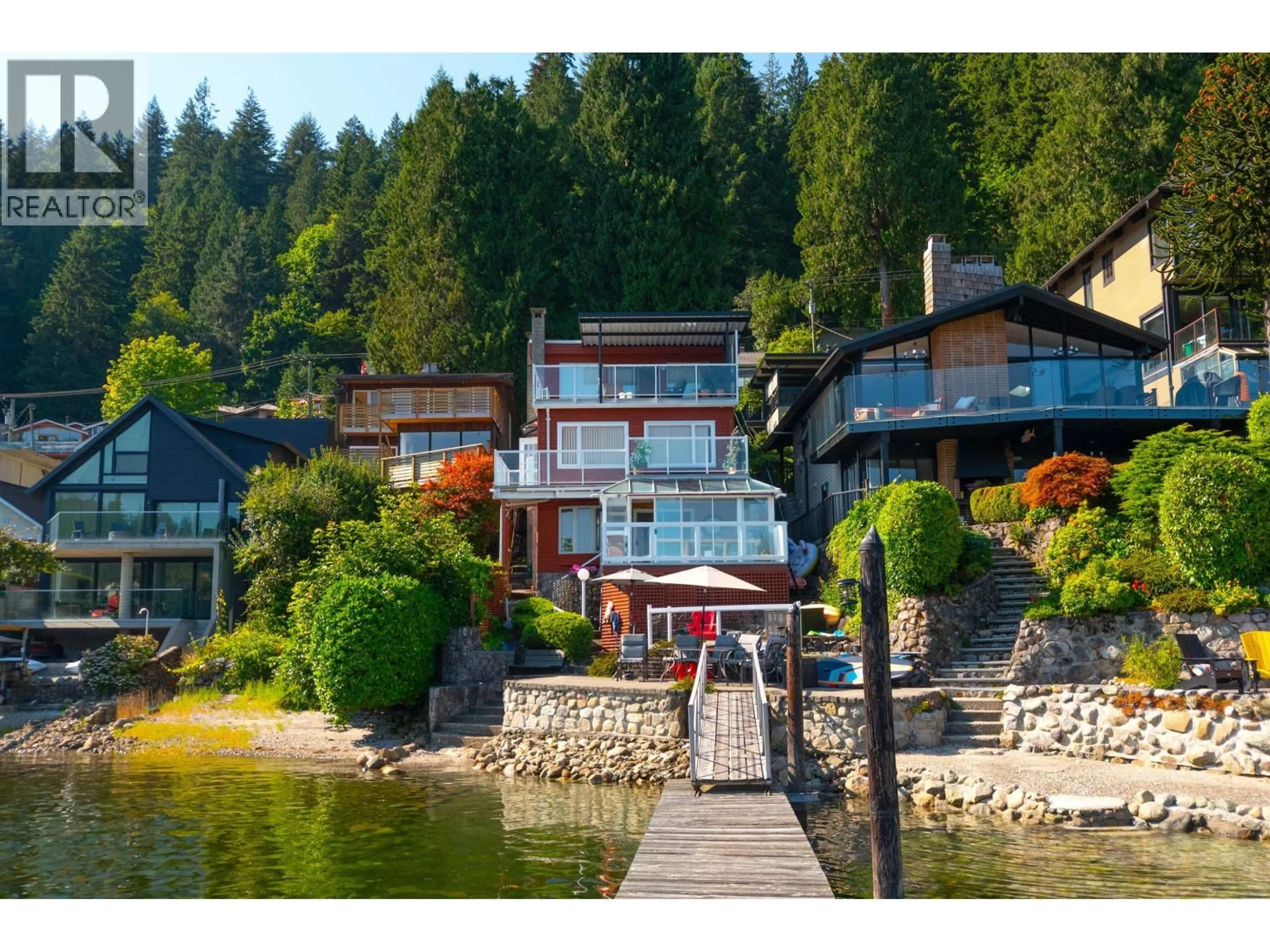 A pic from outside/outdoor area/front of a property/back of a property/a pic from drone, water/lake/river/ocean view for 2648 PANORAMA DRIVE, North Vancouver British Columbia V7G1V6