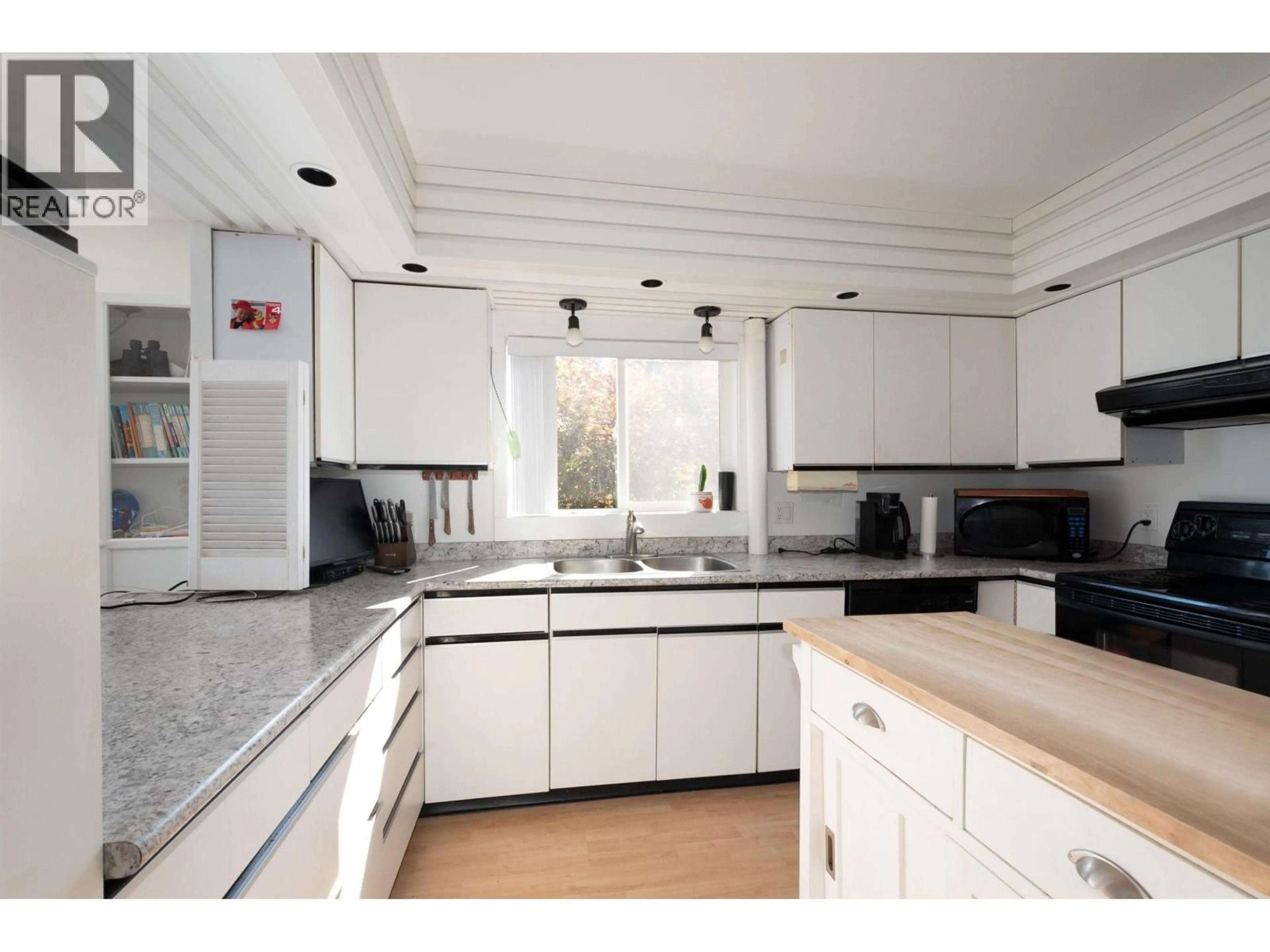 Open concept kitchen, unknown for 2648 PANORAMA DRIVE, North Vancouver British Columbia V7G1V6