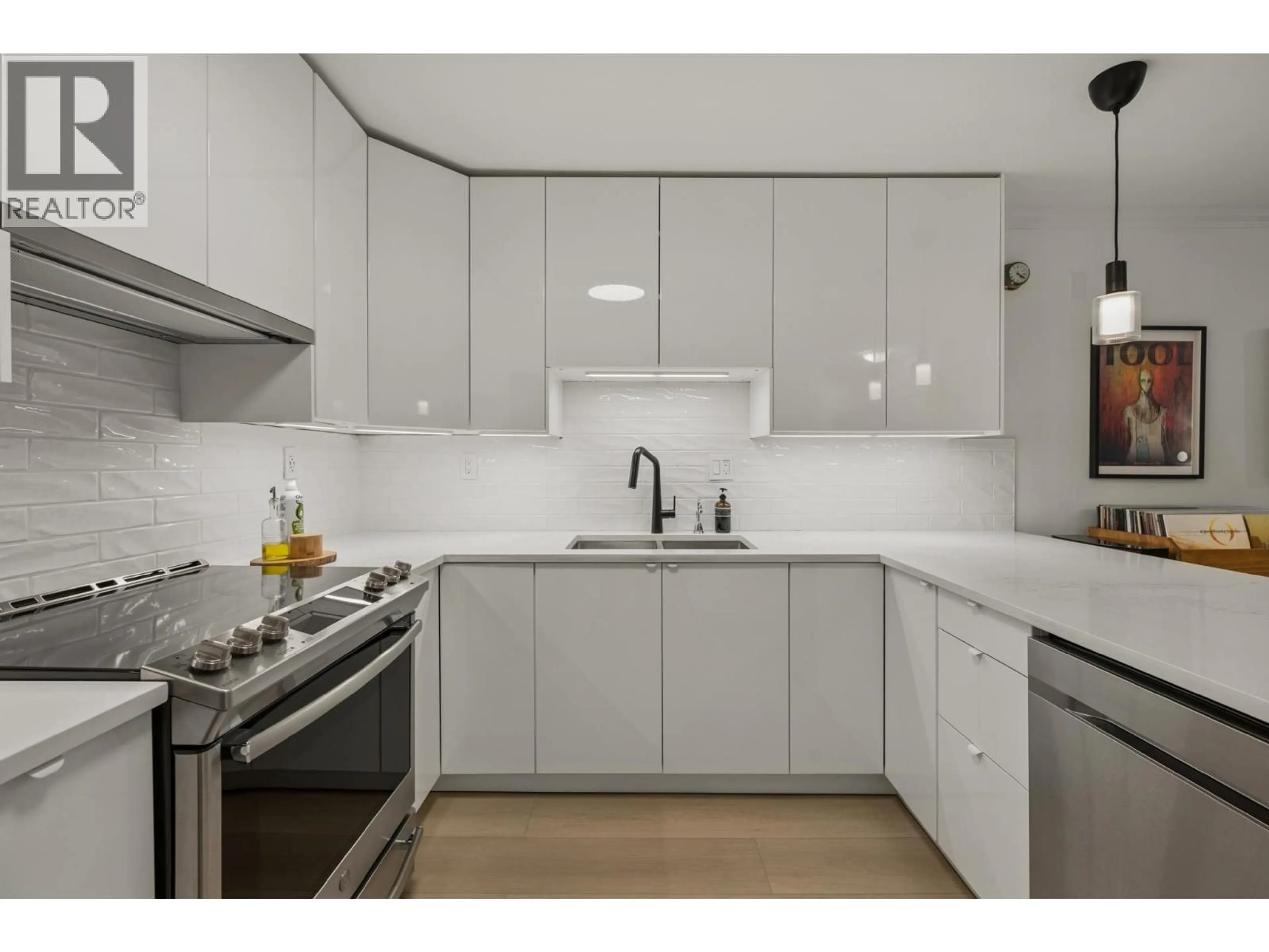 Standard kitchen, unknown for 113 - 74 MINER STREET, New Westminster British Columbia V3L5N6