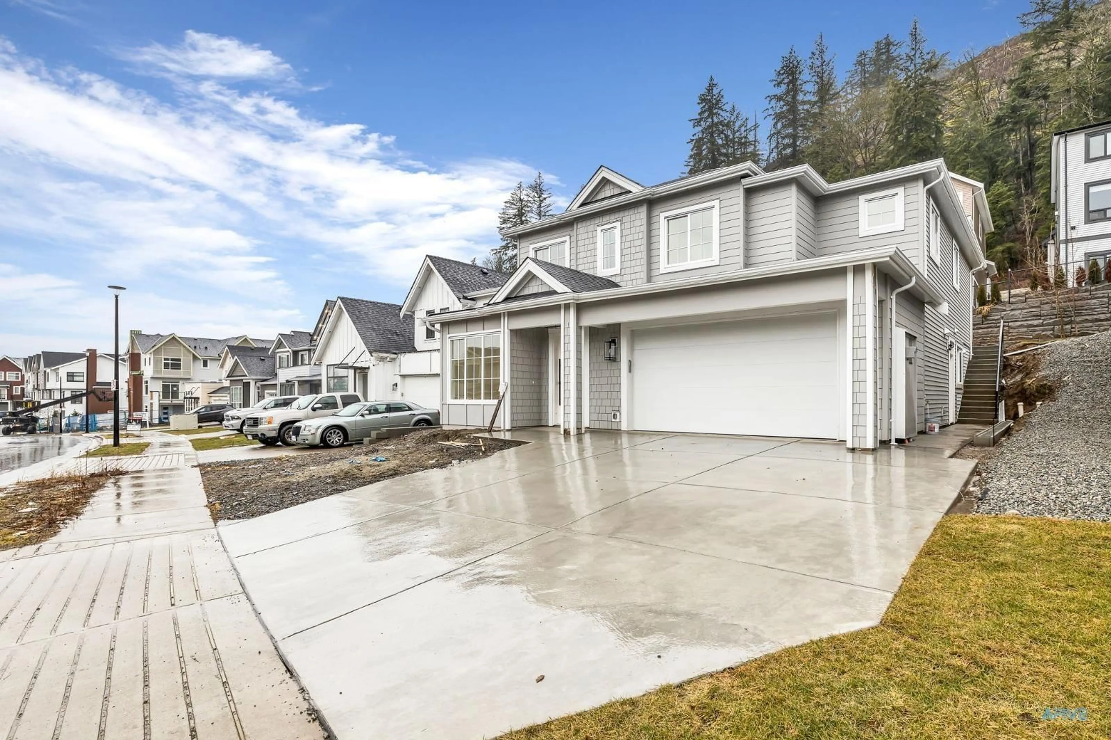 Home with vinyl exterior material, street for 33975 BARKER COURT, Mission British Columbia V2V6B2