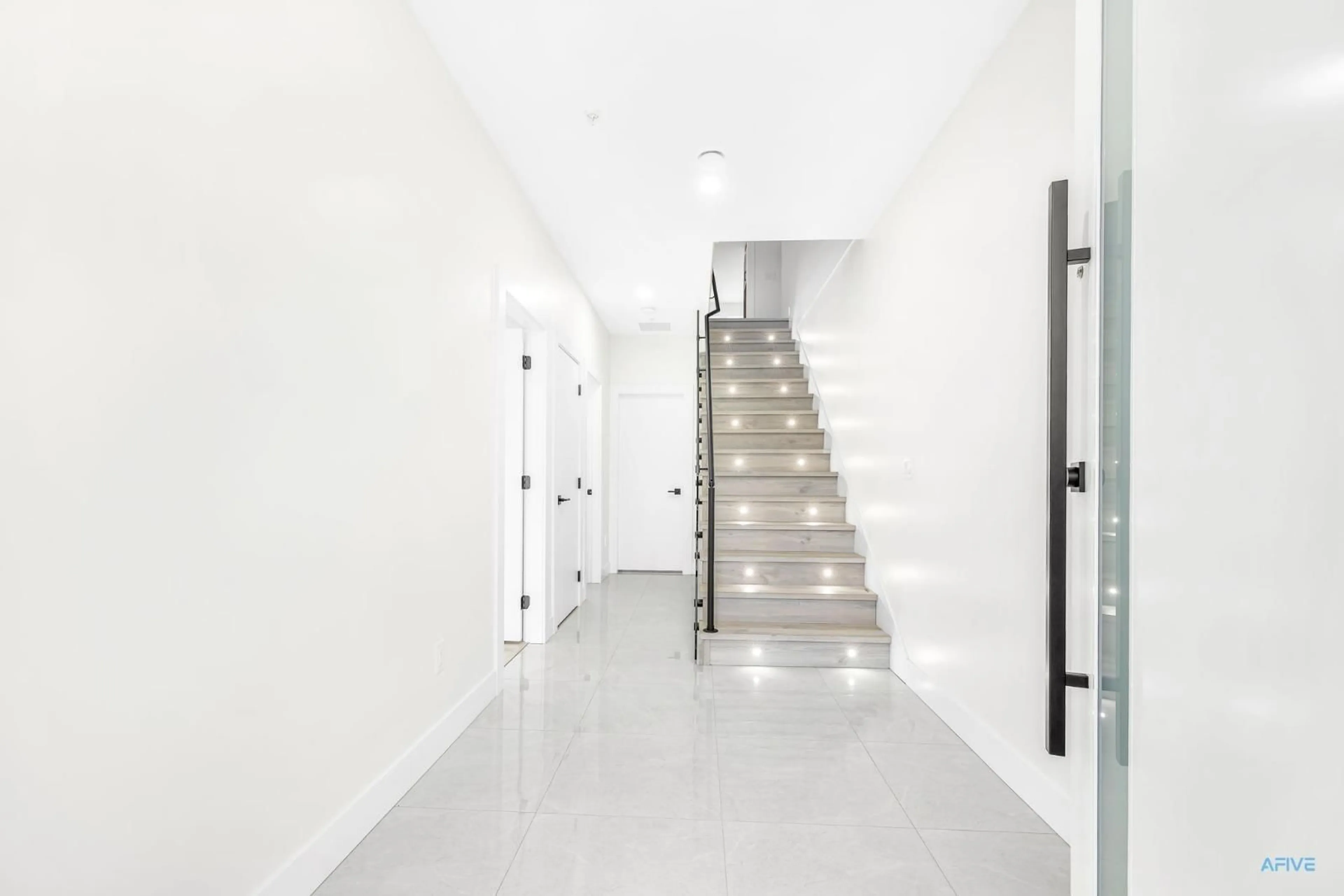 Indoor foyer for 33975 BARKER COURT, Mission British Columbia V2V6B2