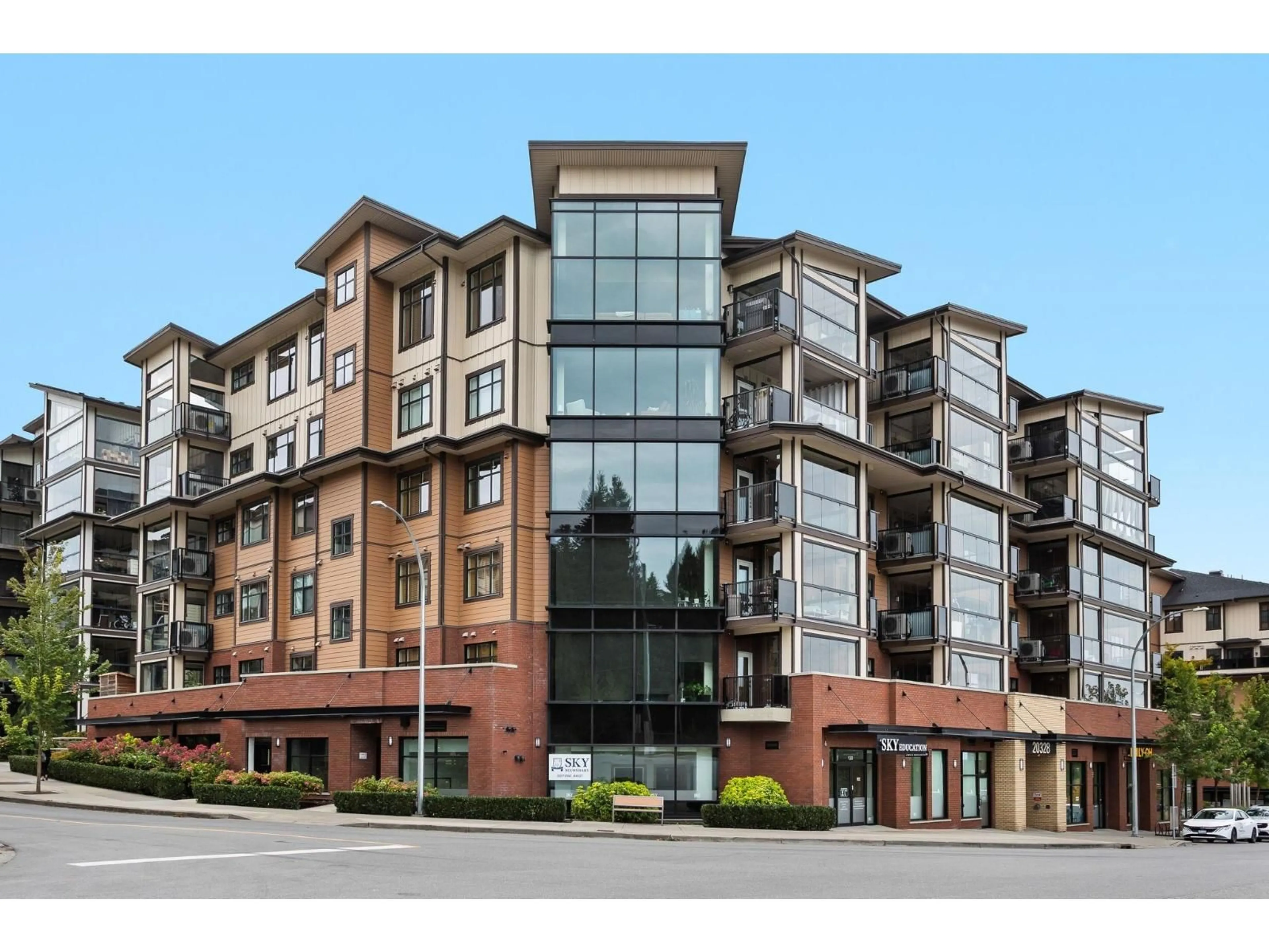 Indoor foyer for 609 - 20328 86 AVENUE, Langley British Columbia V2Y2C2