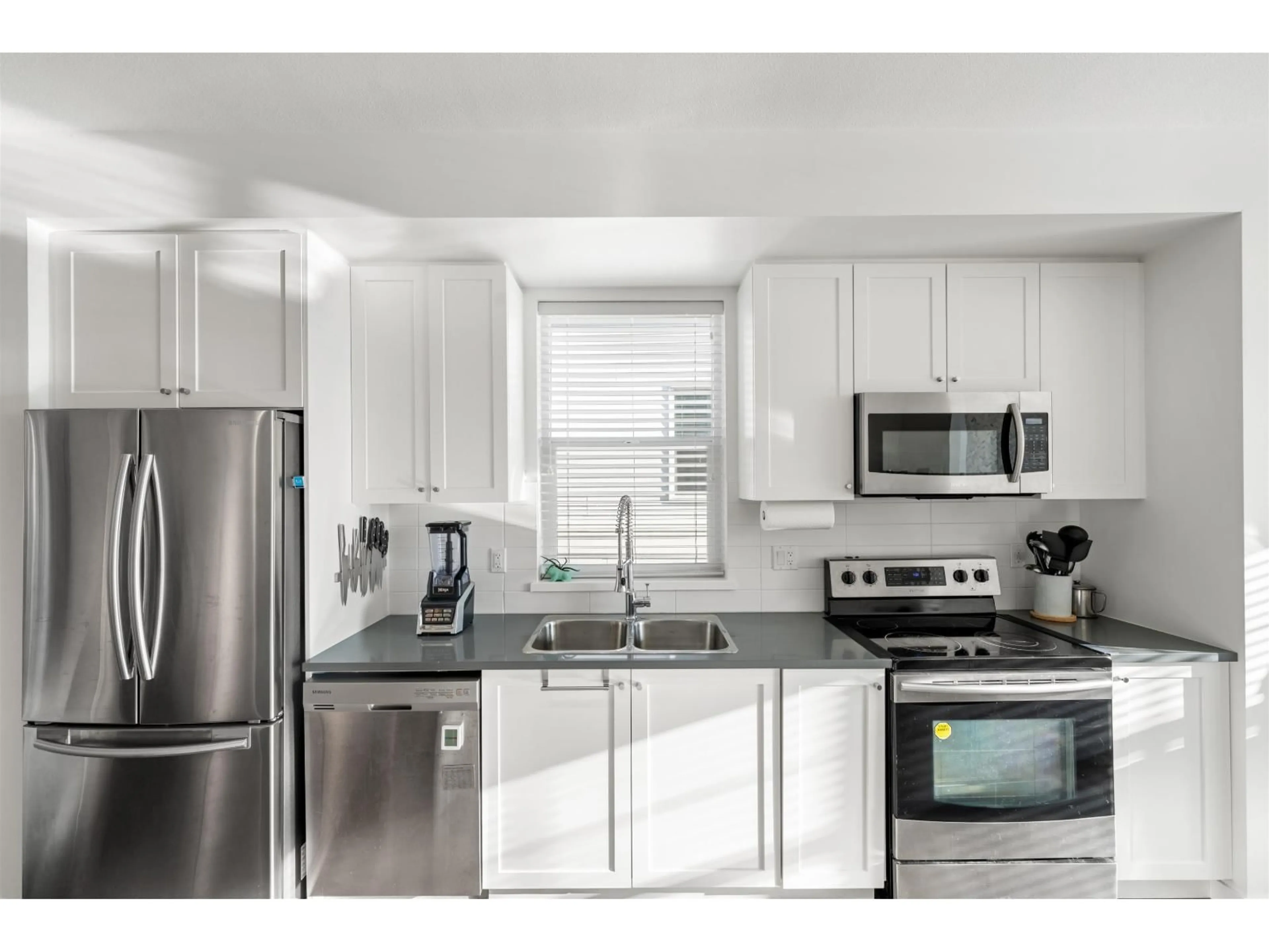 Standard kitchen, unknown for 17 - 18681 68 AVENUE, Surrey British Columbia V4N6P3