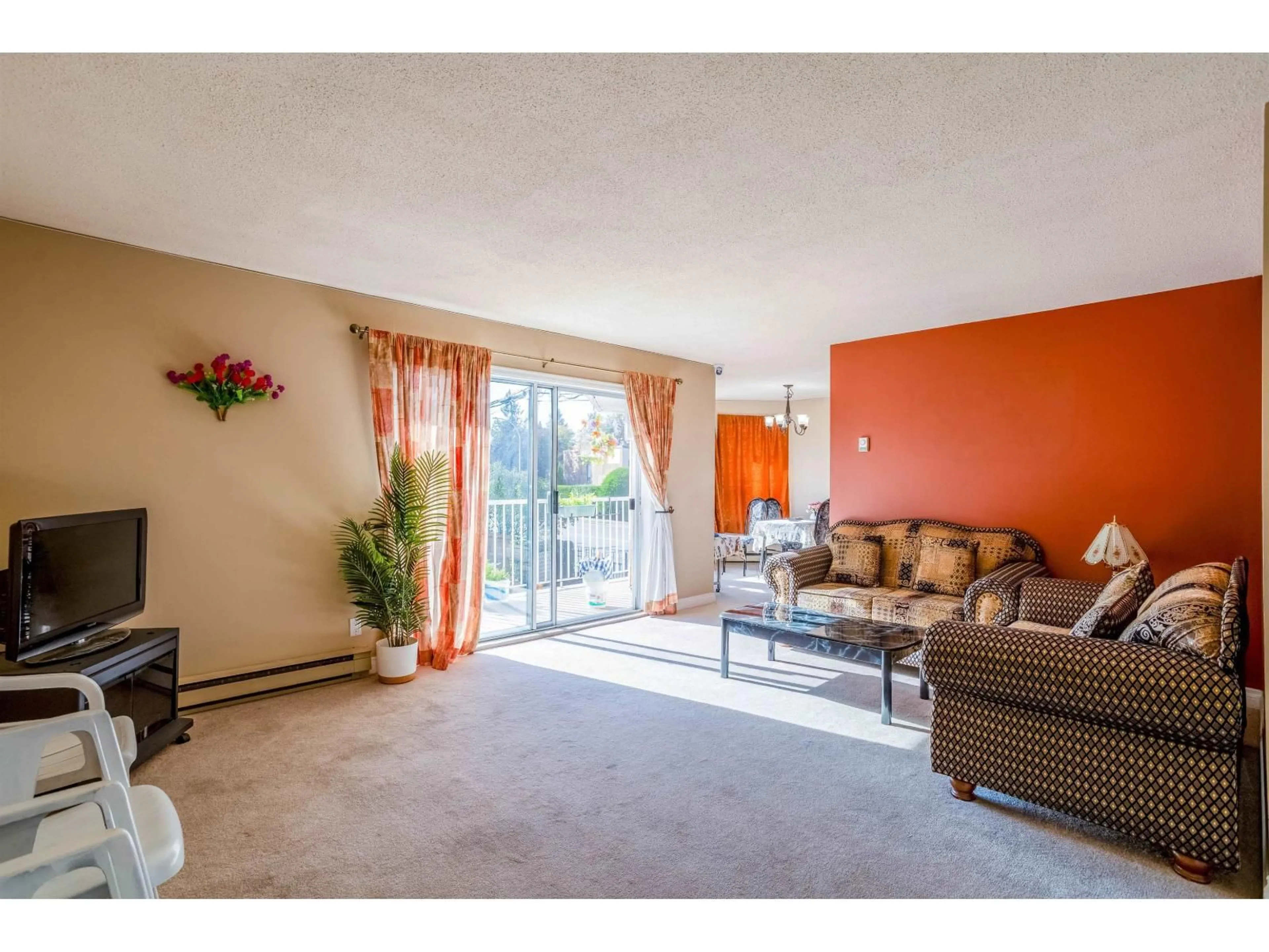 Living room with furniture, unknown for 2 - 2456 WARE STREET, Abbotsford British Columbia V3S3E1