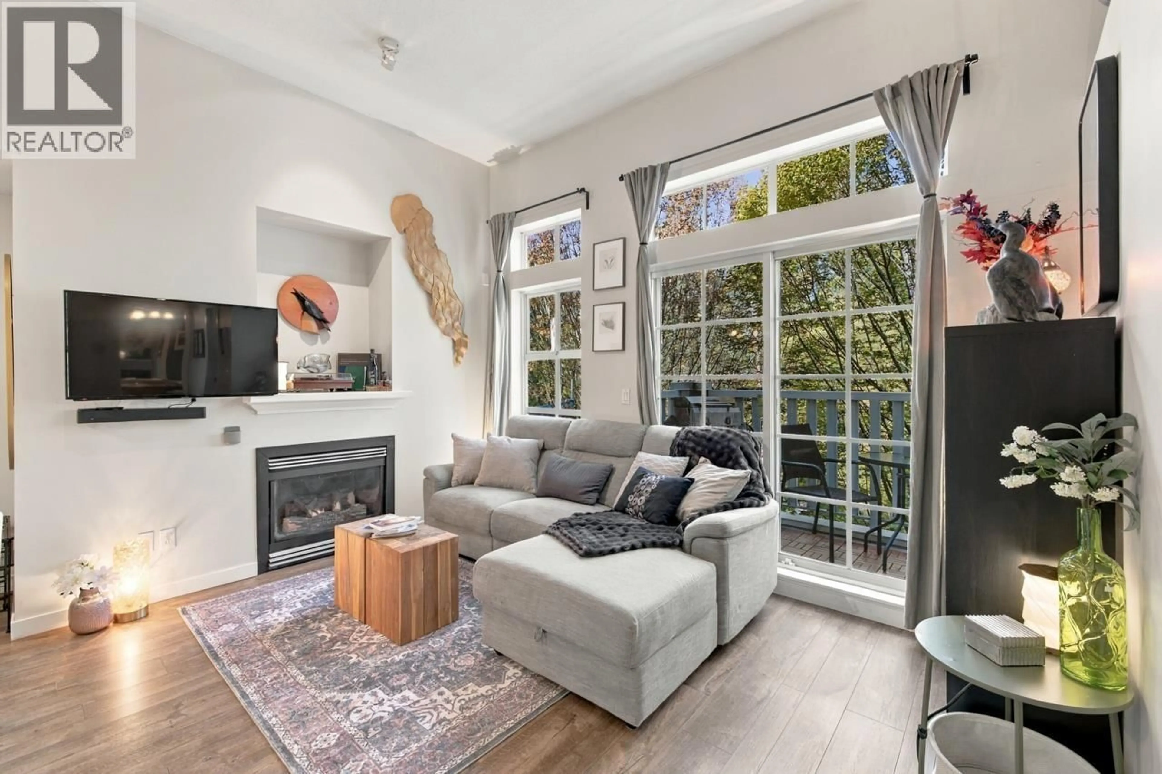 Living room with furniture, unknown for 401 - 137 1ST STREET, North Vancouver British Columbia V7L1B2