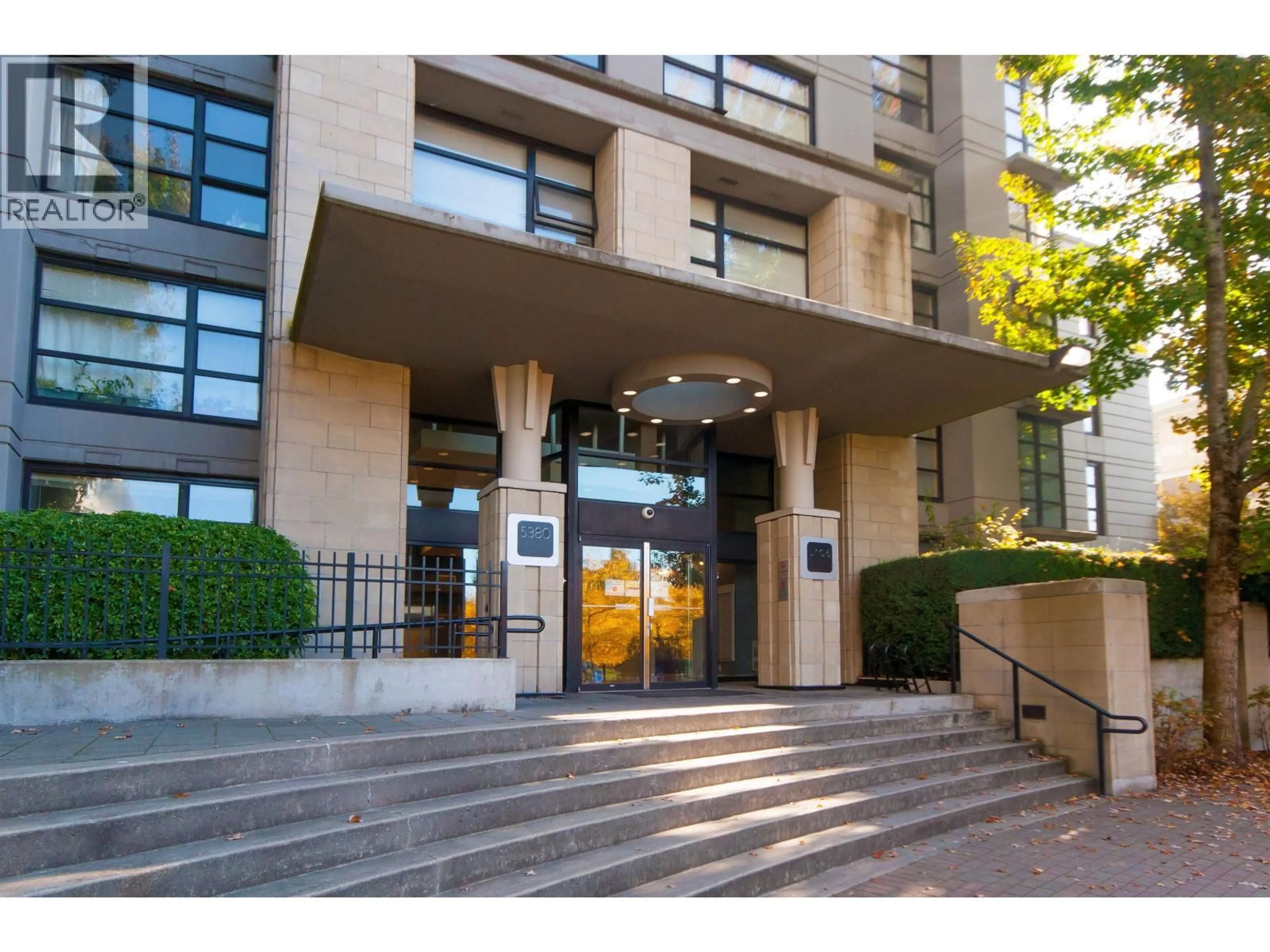 Indoor foyer for 2008 - 5380 OBEN STREET, Vancouver British Columbia V5R6H7