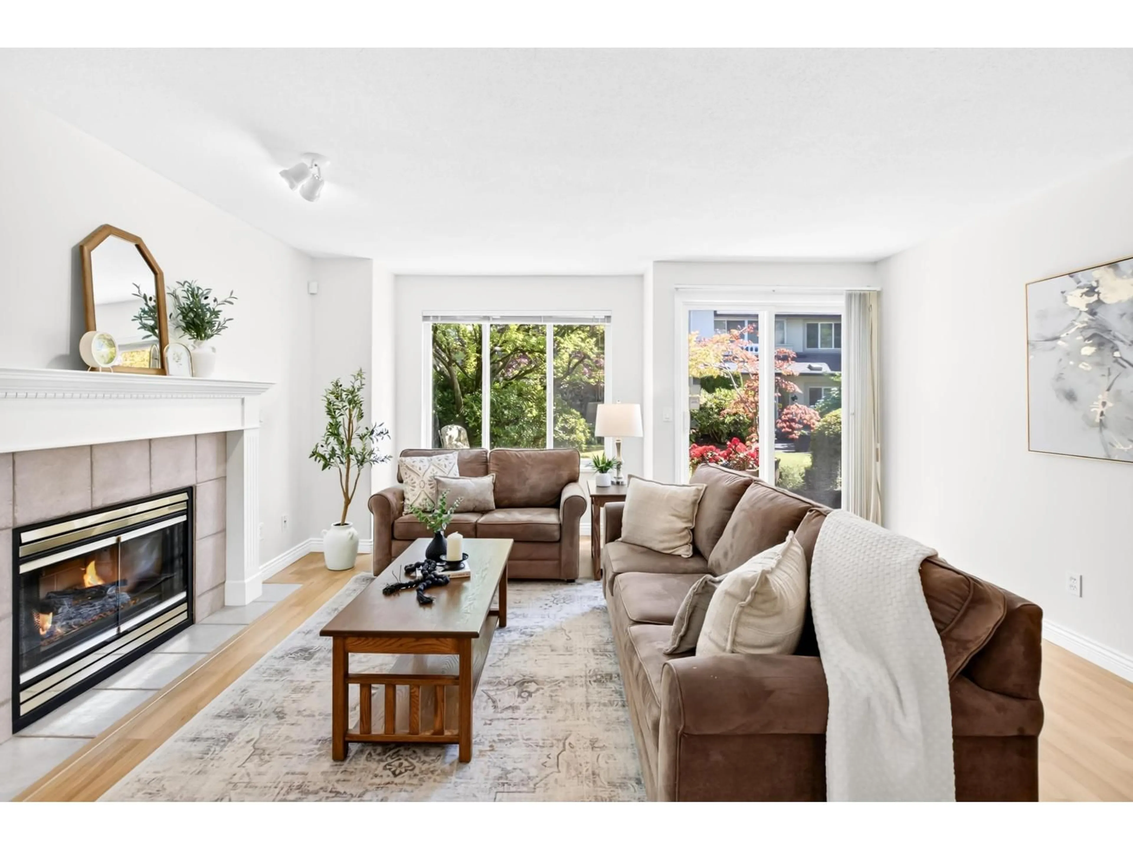 Living room with furniture, unknown for 105 - 13888 70 AVENUE, Surrey British Columbia V3W0R8