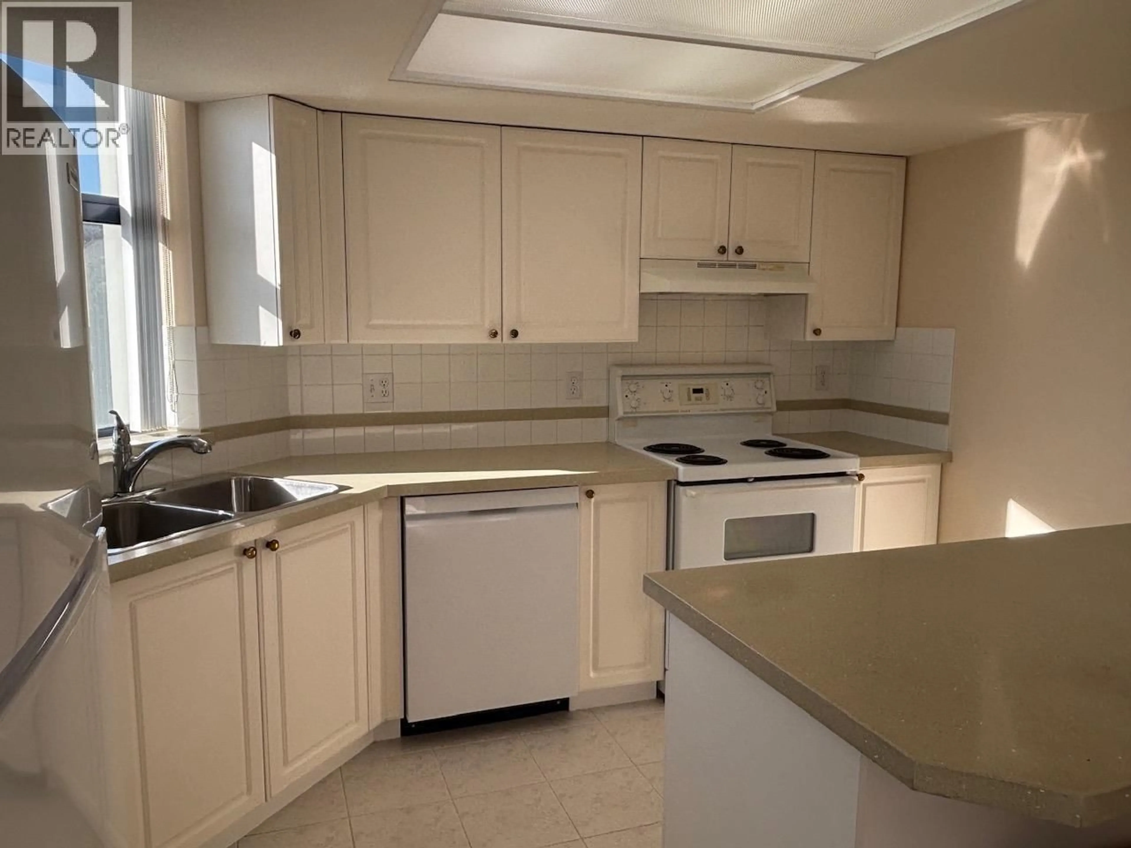 Standard kitchen, unknown for 607 - 6088 MINORU BOULEVARD, Richmond British Columbia V6Y4A8