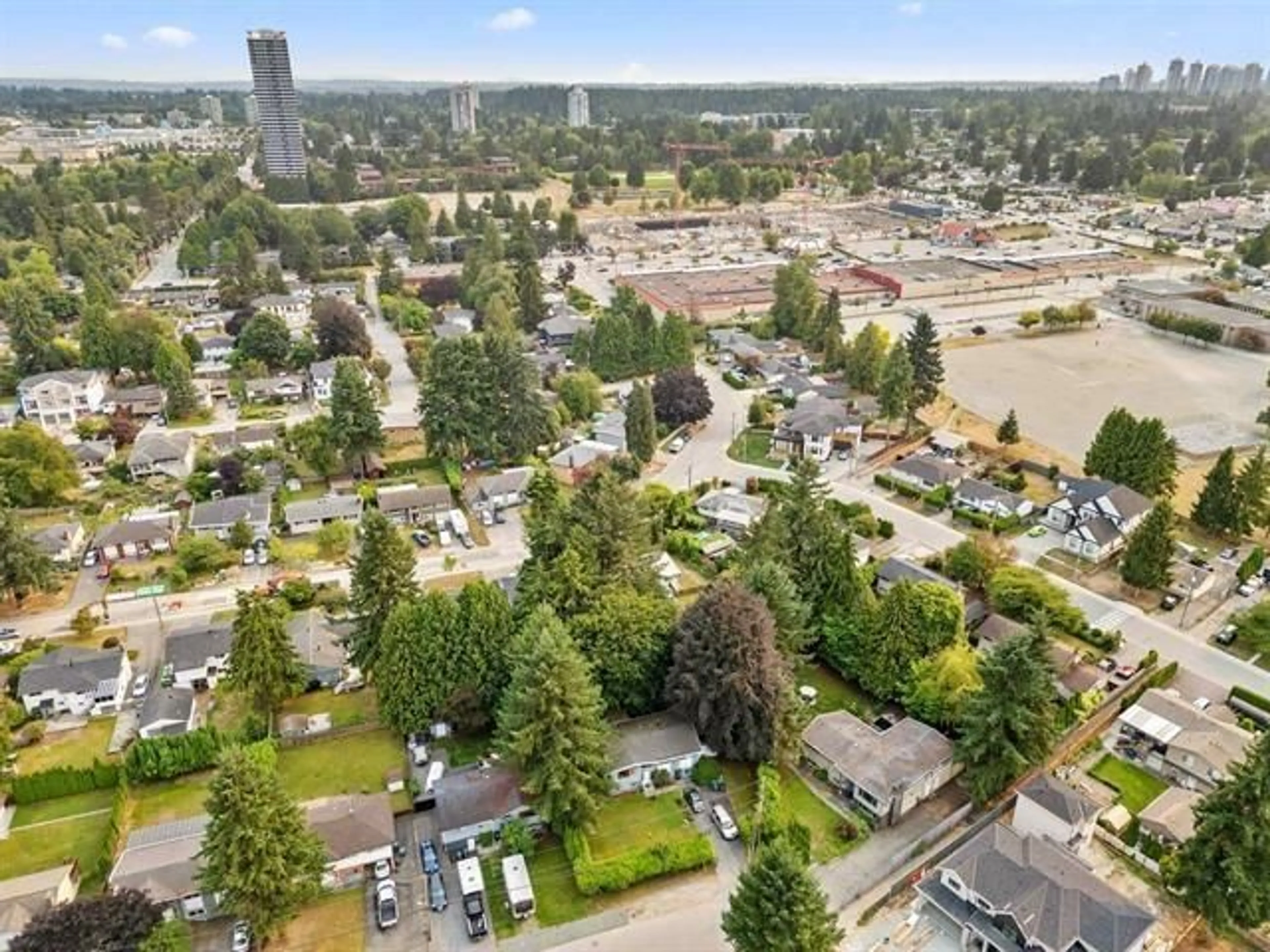 A pic from outside/outdoor area/front of a property/back of a property/a pic from drone, unknown for 14935 CANARY DRIVE, Surrey British Columbia V3R4V2