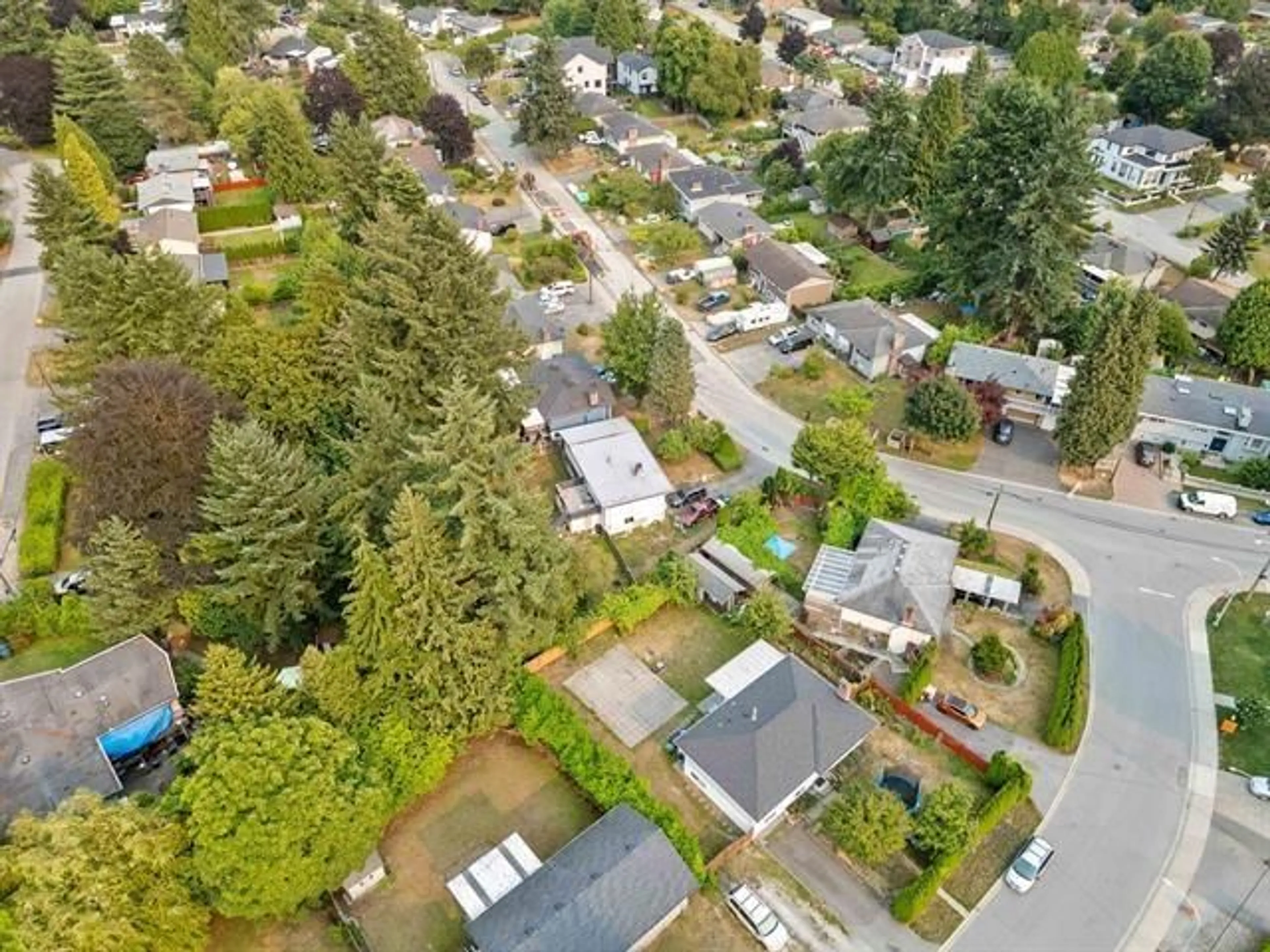 A pic from outside/outdoor area/front of a property/back of a property/a pic from drone, street for 14935 CANARY DRIVE, Surrey British Columbia V3R4V2