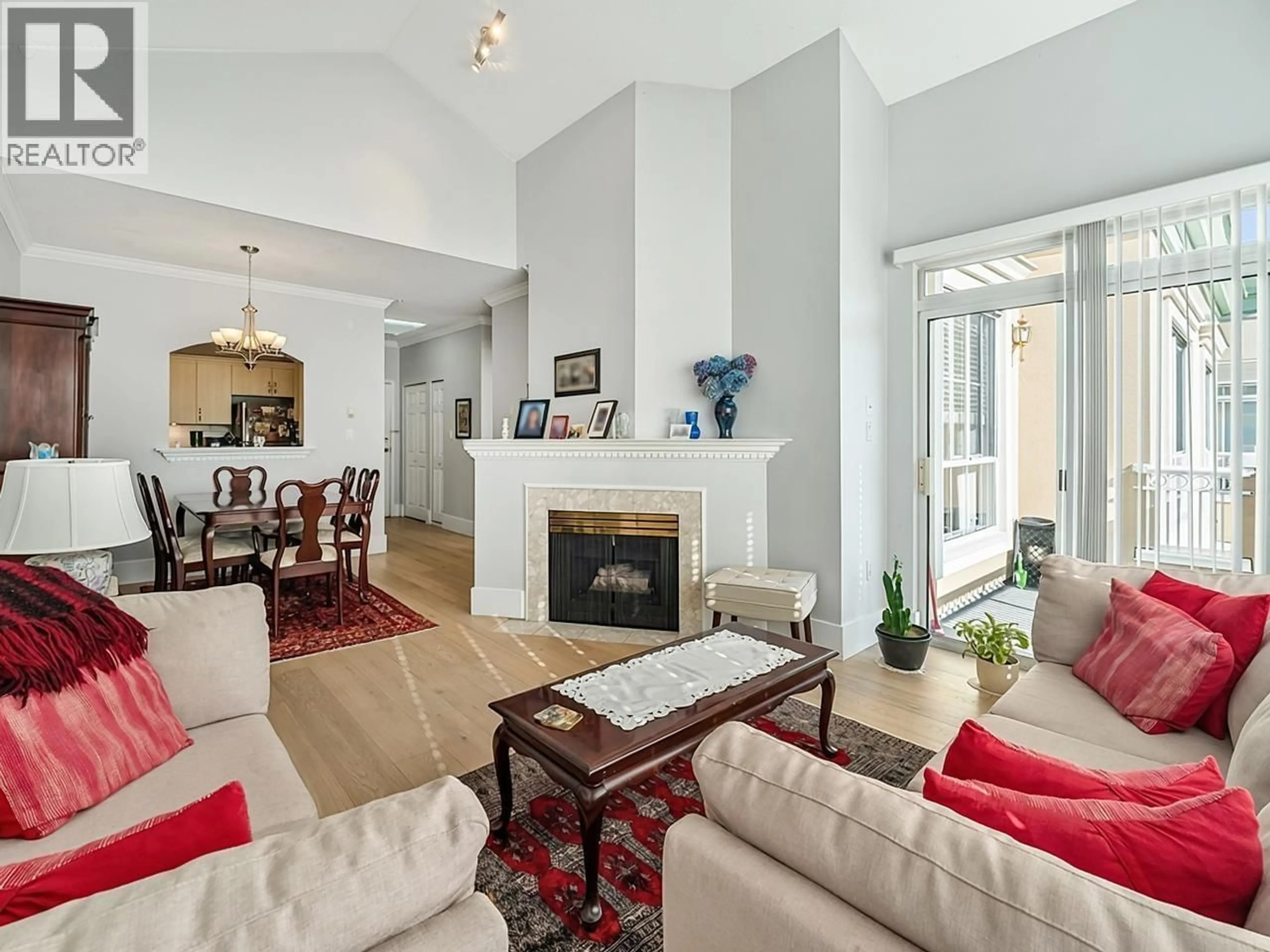 Living room with furniture, unknown for 405 - 2985 PRINCESS CRESCENT, Coquitlam British Columbia V3B7P3