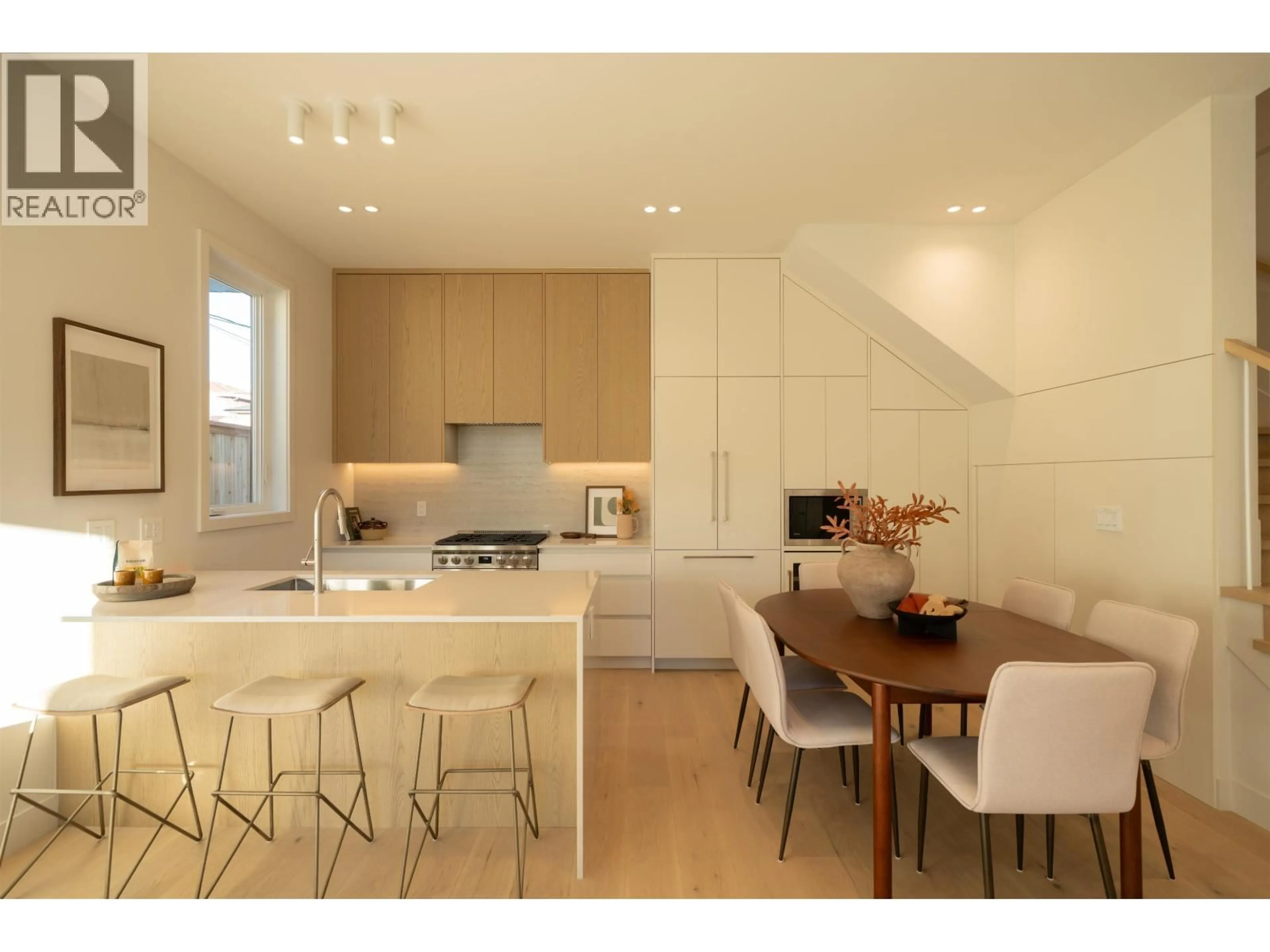 Contemporary kitchen, unknown for 1 - 1458 ROSSER AVENUE, Burnaby British Columbia V5C5C8