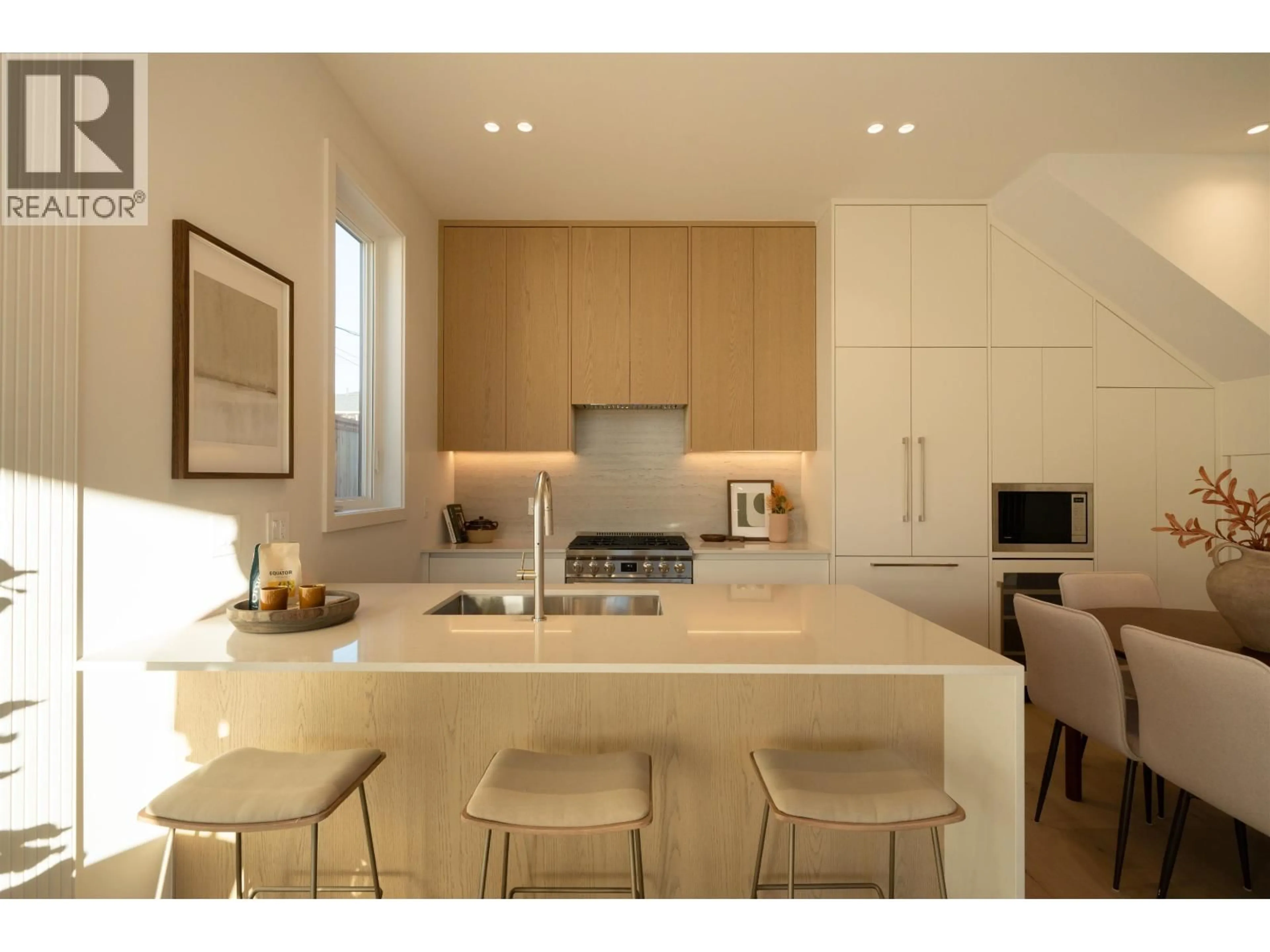 Contemporary kitchen, unknown for 1 - 1458 ROSSER AVENUE, Burnaby British Columbia V5C5C8