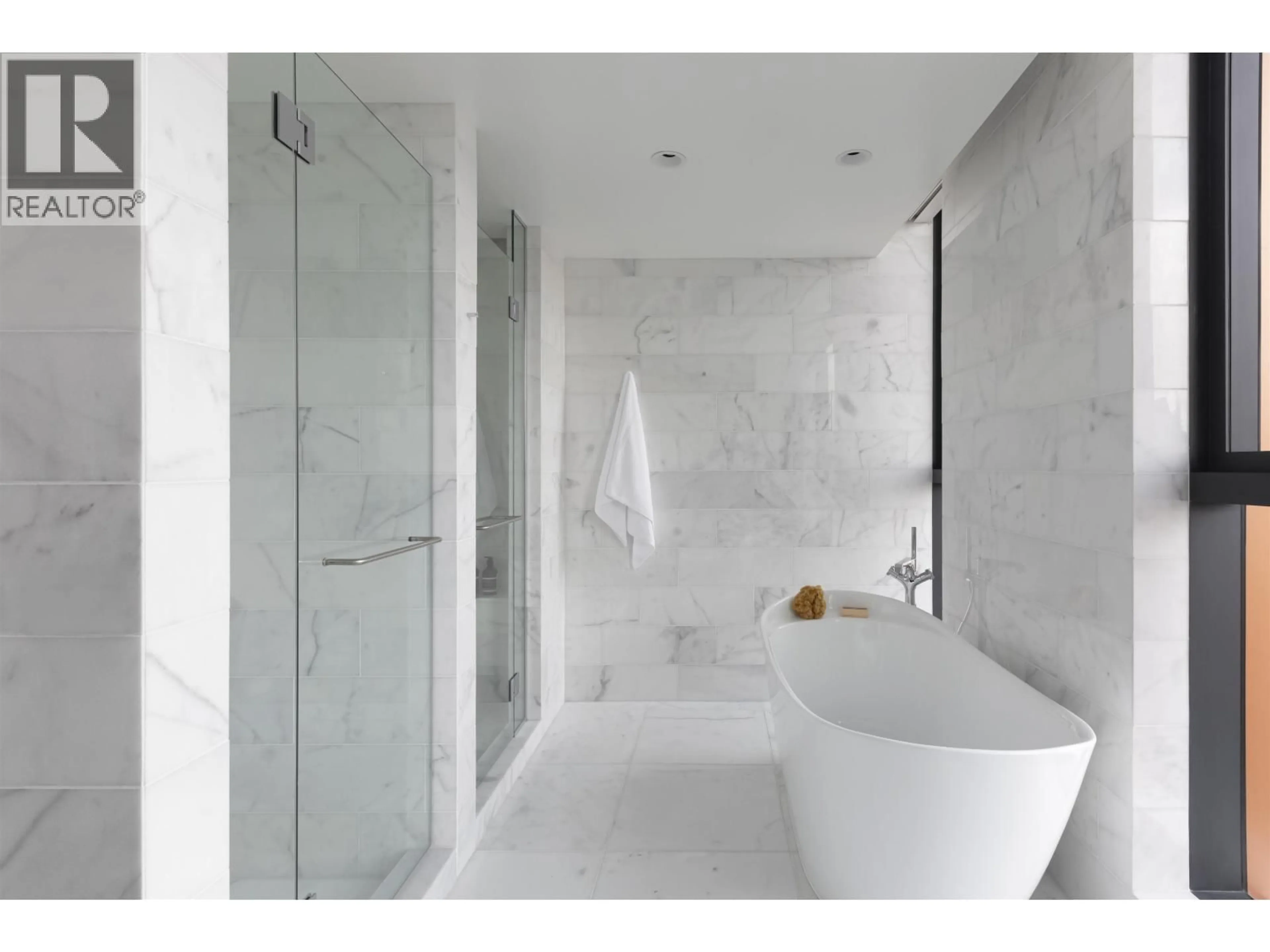 Contemporary bathroom, ceramic/tile floor for 3301 - 1408 ROBSON STREET, Vancouver British Columbia V6G0E6