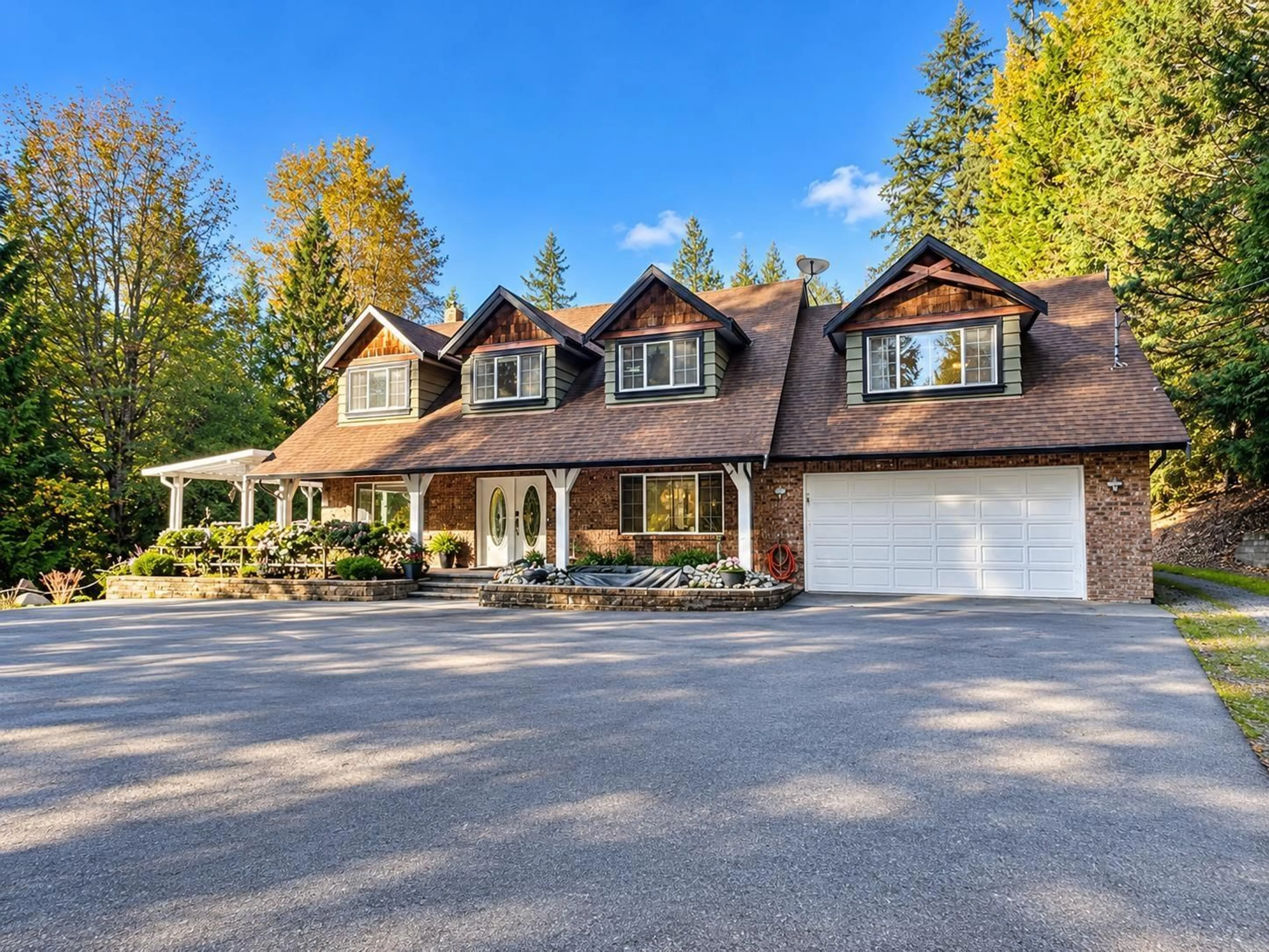 Home with vinyl exterior material, street for 32525 RICHARDS AVENUE, Mission British Columbia V2V7E6