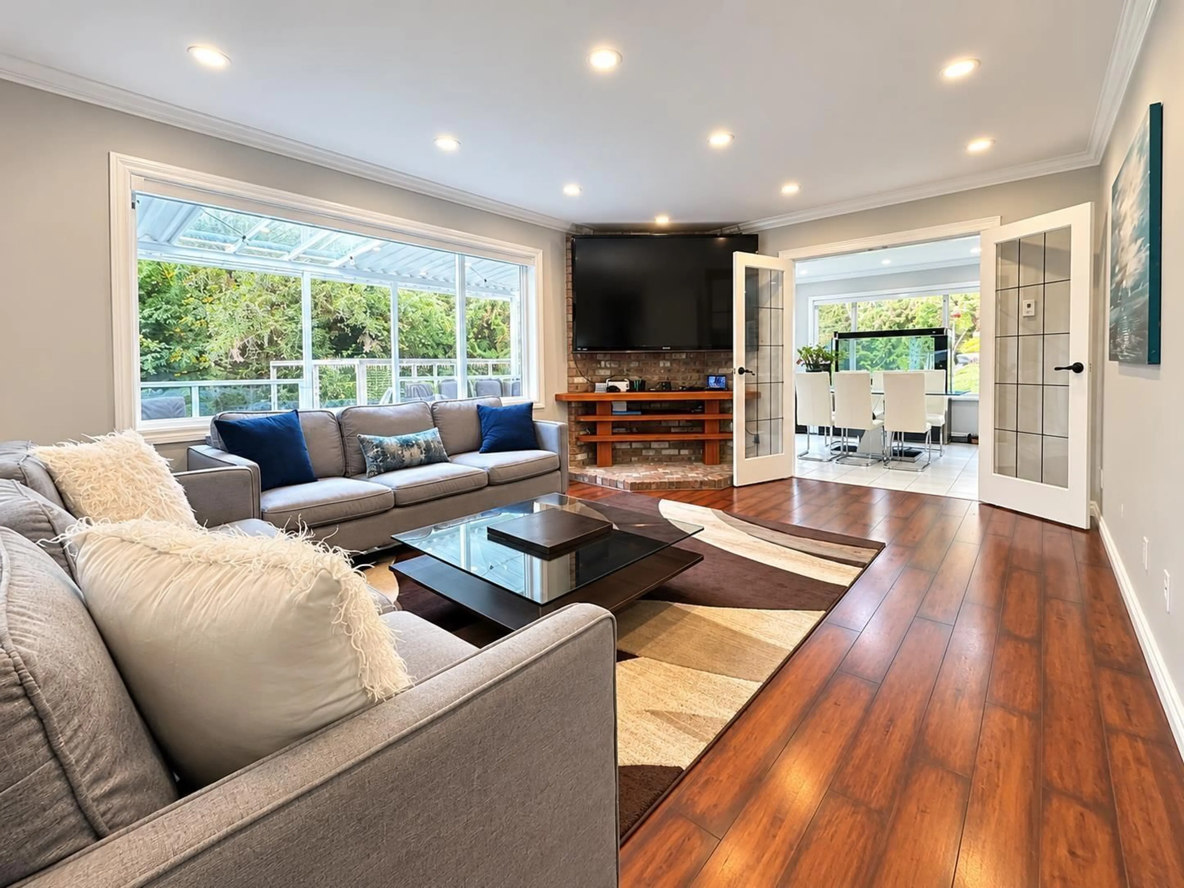 Living room with furniture, unknown for 32525 RICHARDS AVENUE, Mission British Columbia V2V7E6