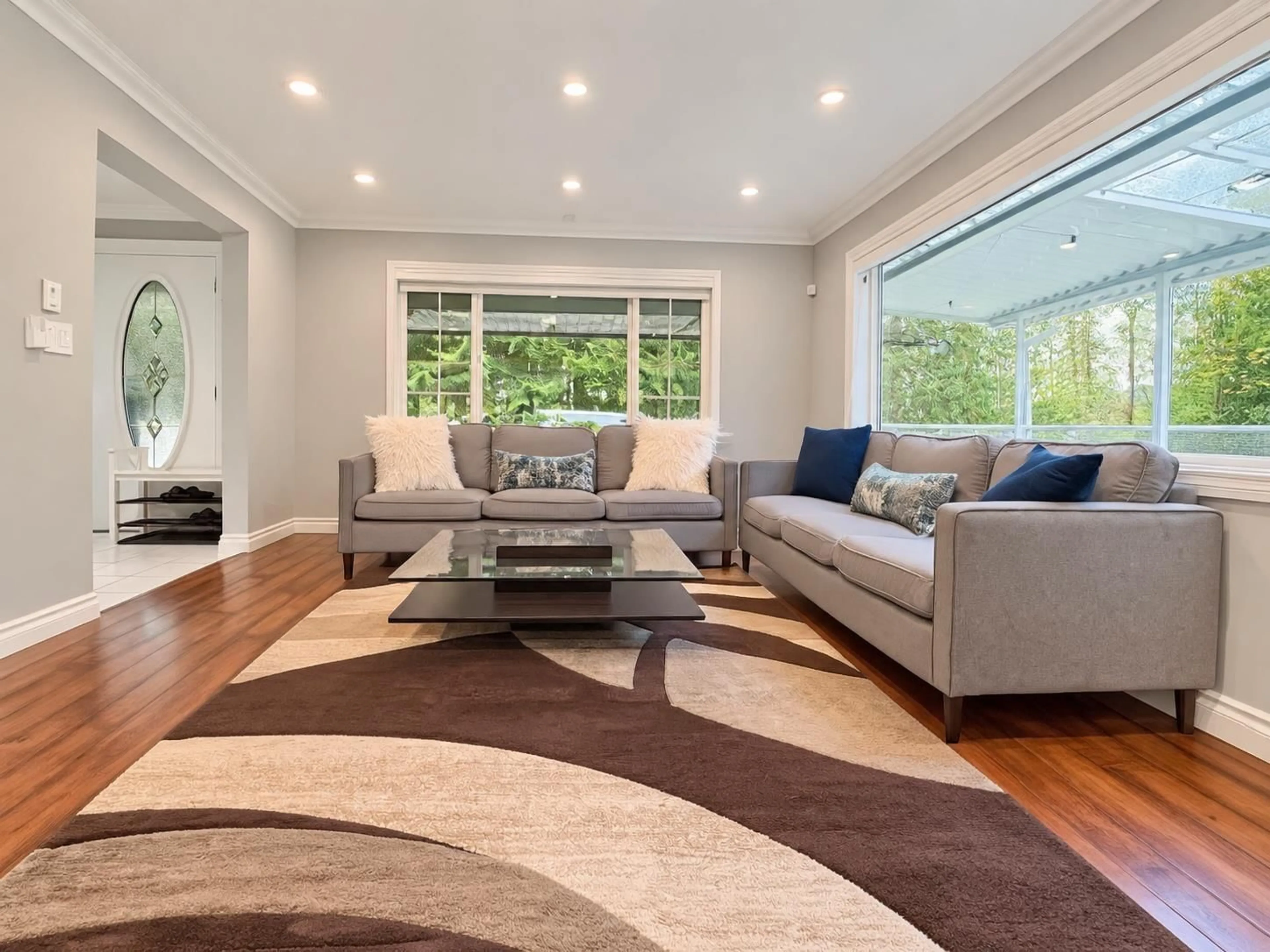 Living room with furniture, unknown for 32525 RICHARDS AVENUE, Mission British Columbia V2V7E6