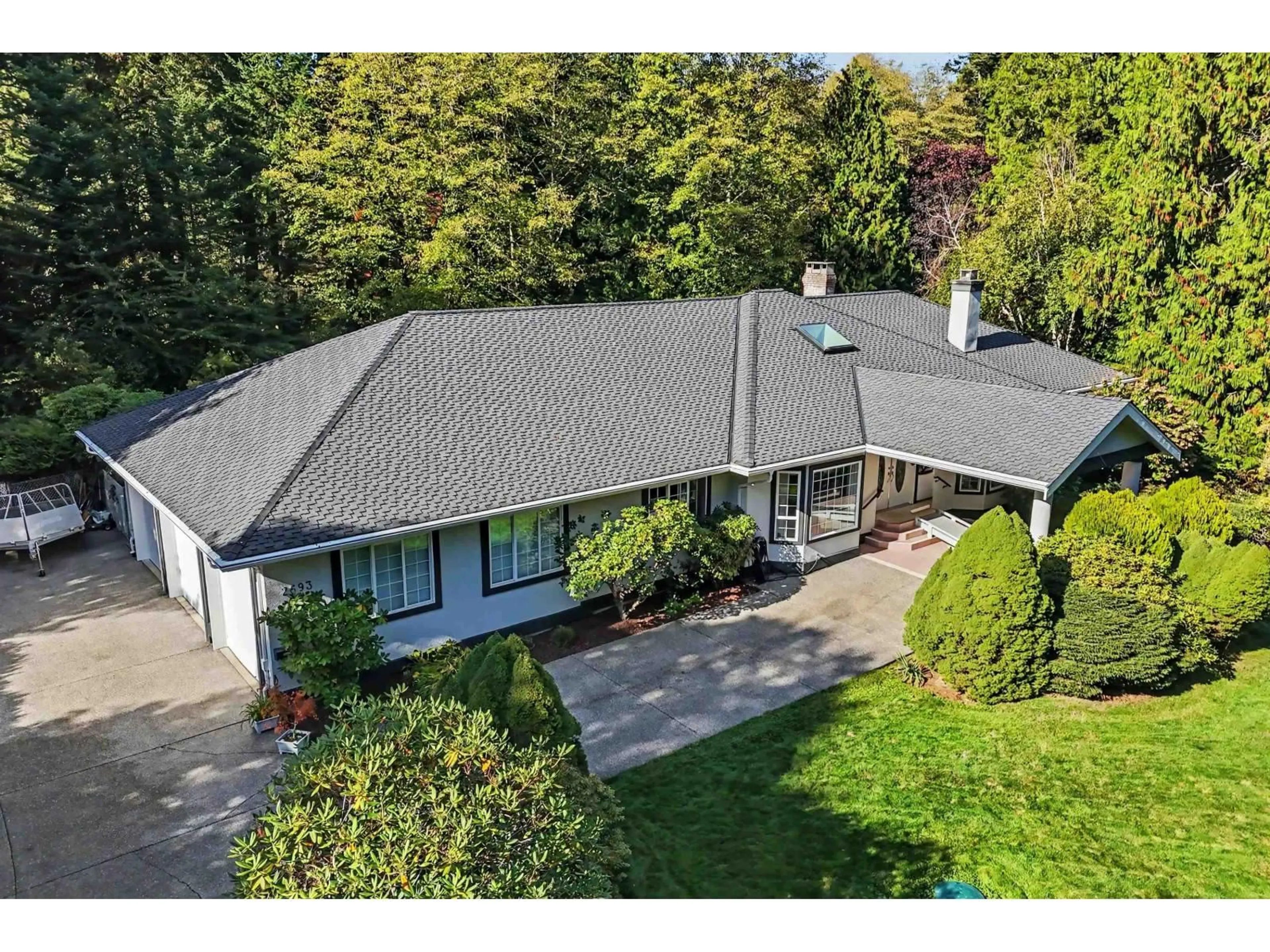 A pic from outside/outdoor area/front of a property/back of a property/a pic from drone, street for 2693 133 STREET, Surrey British Columbia V4P1X9