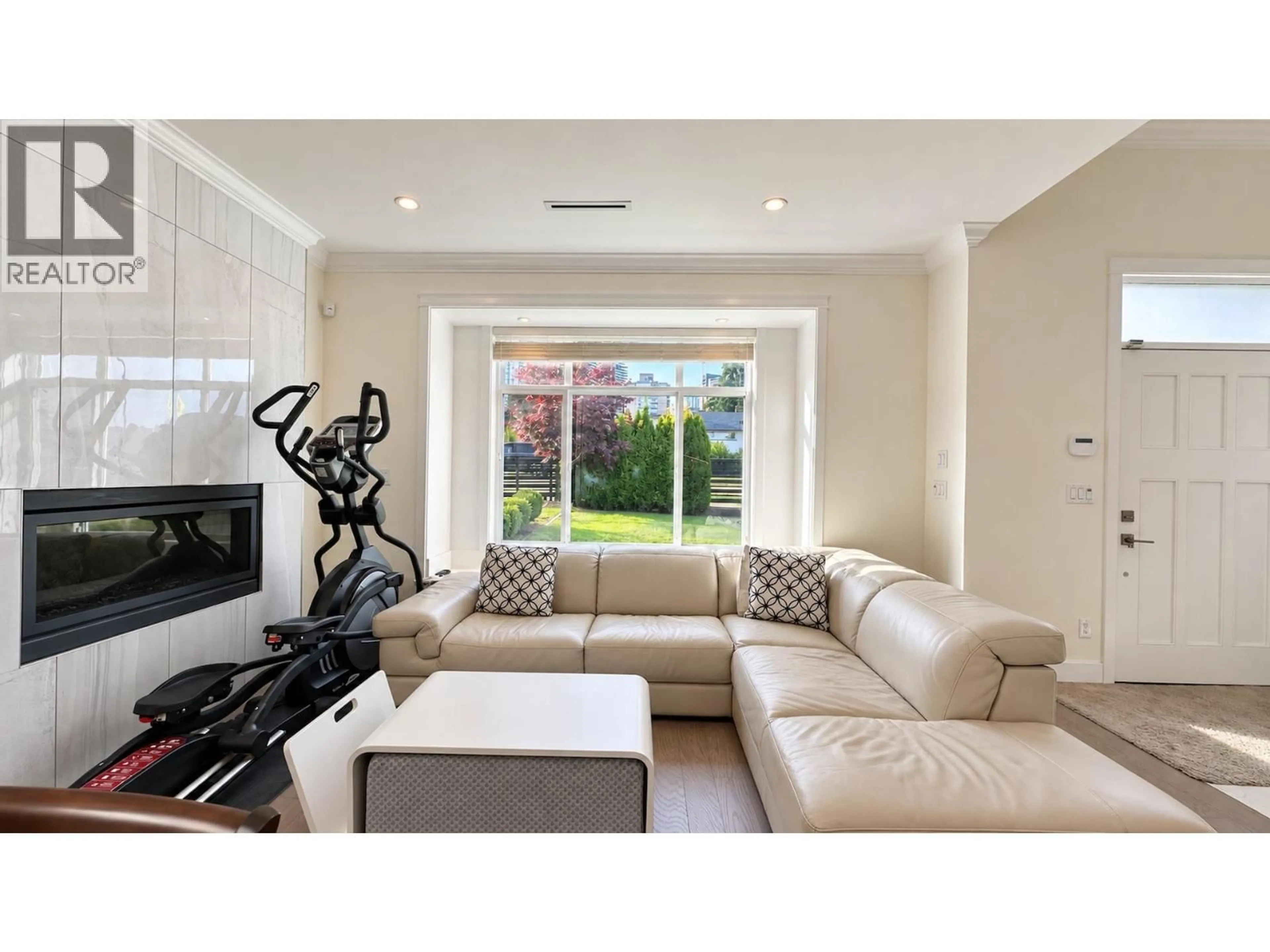 Living room with furniture, ceramic/tile floor for 6272 ROYAL OAK AVENUE, Burnaby British Columbia V5H3N7