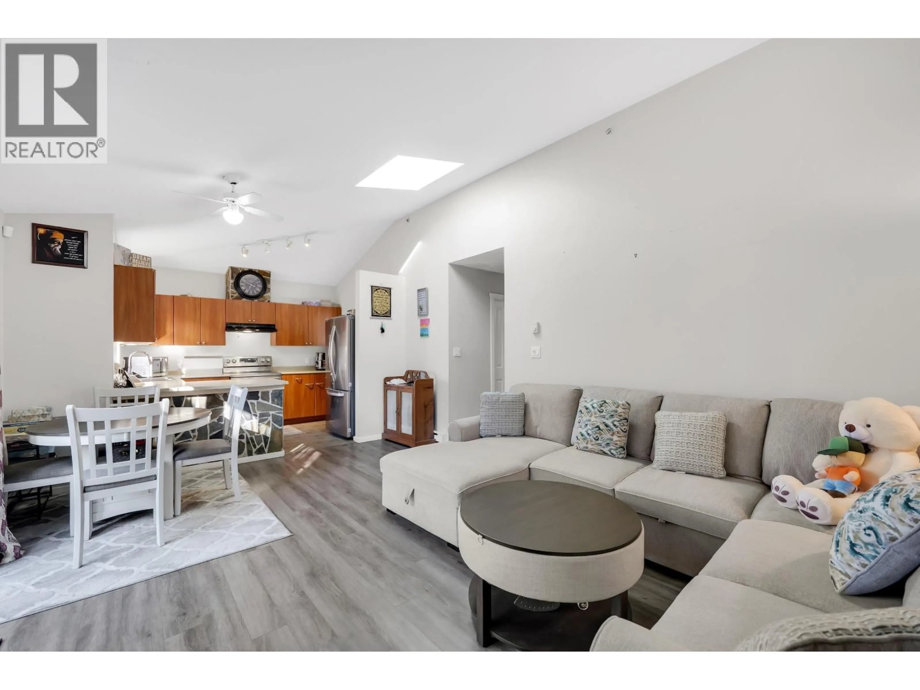 Living room with furniture, unknown for 95 - 1821 WILLOW CRESCENT, Squamish British Columbia V8B0C9